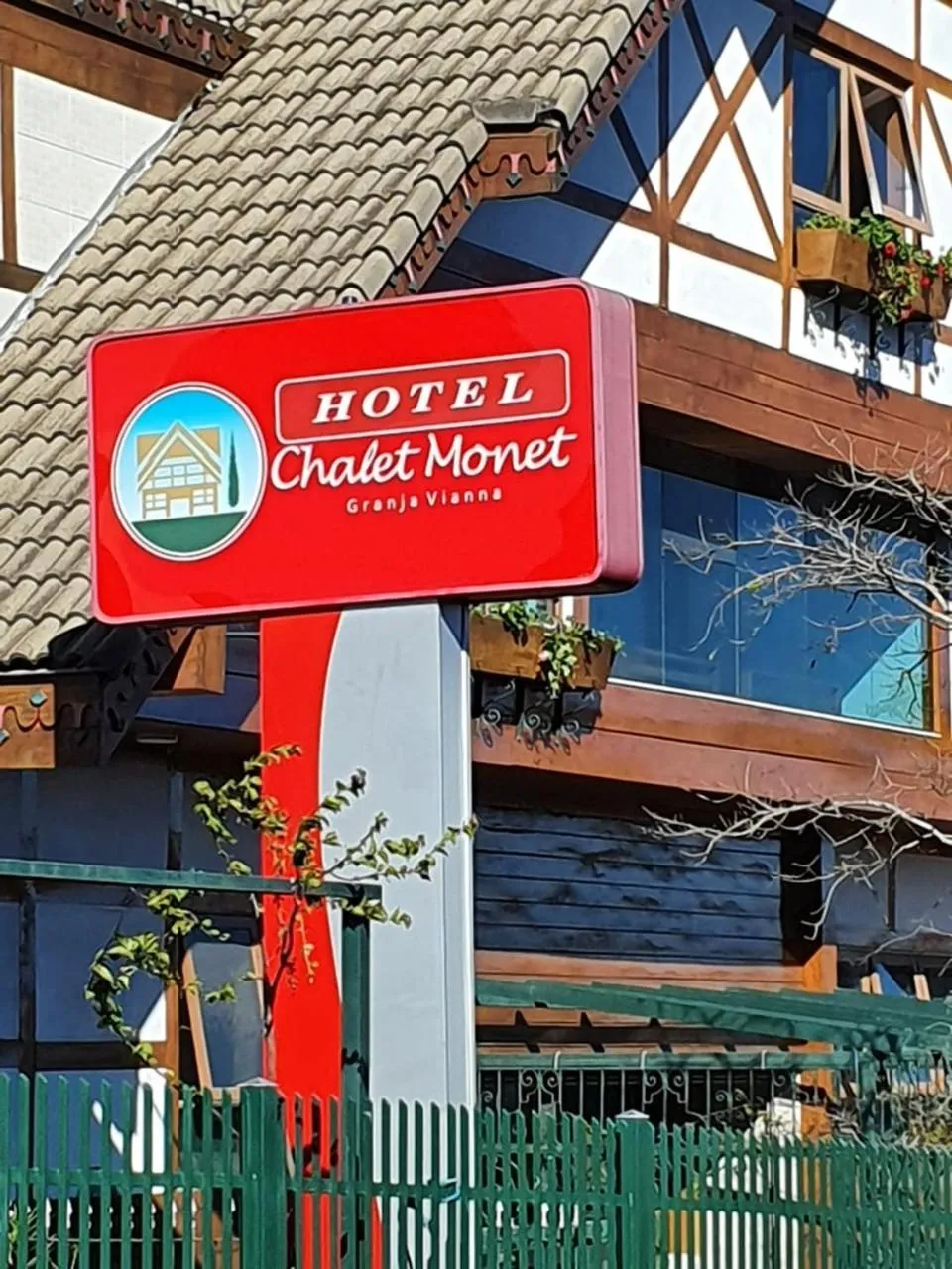 Property logo or sign in Hotel Chalet Monet - Granja Vianna