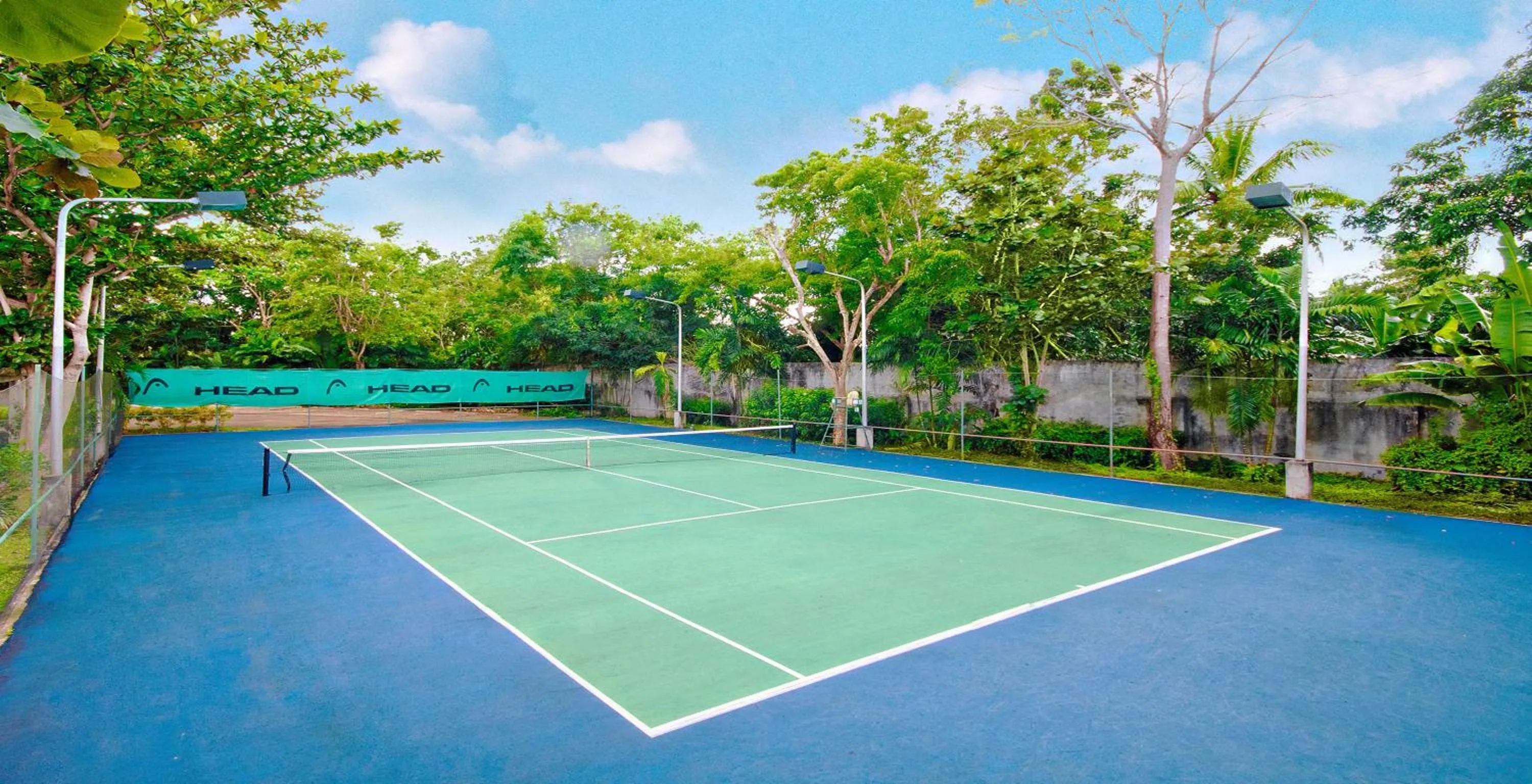 Tennis court in Mithi Resort & Spa