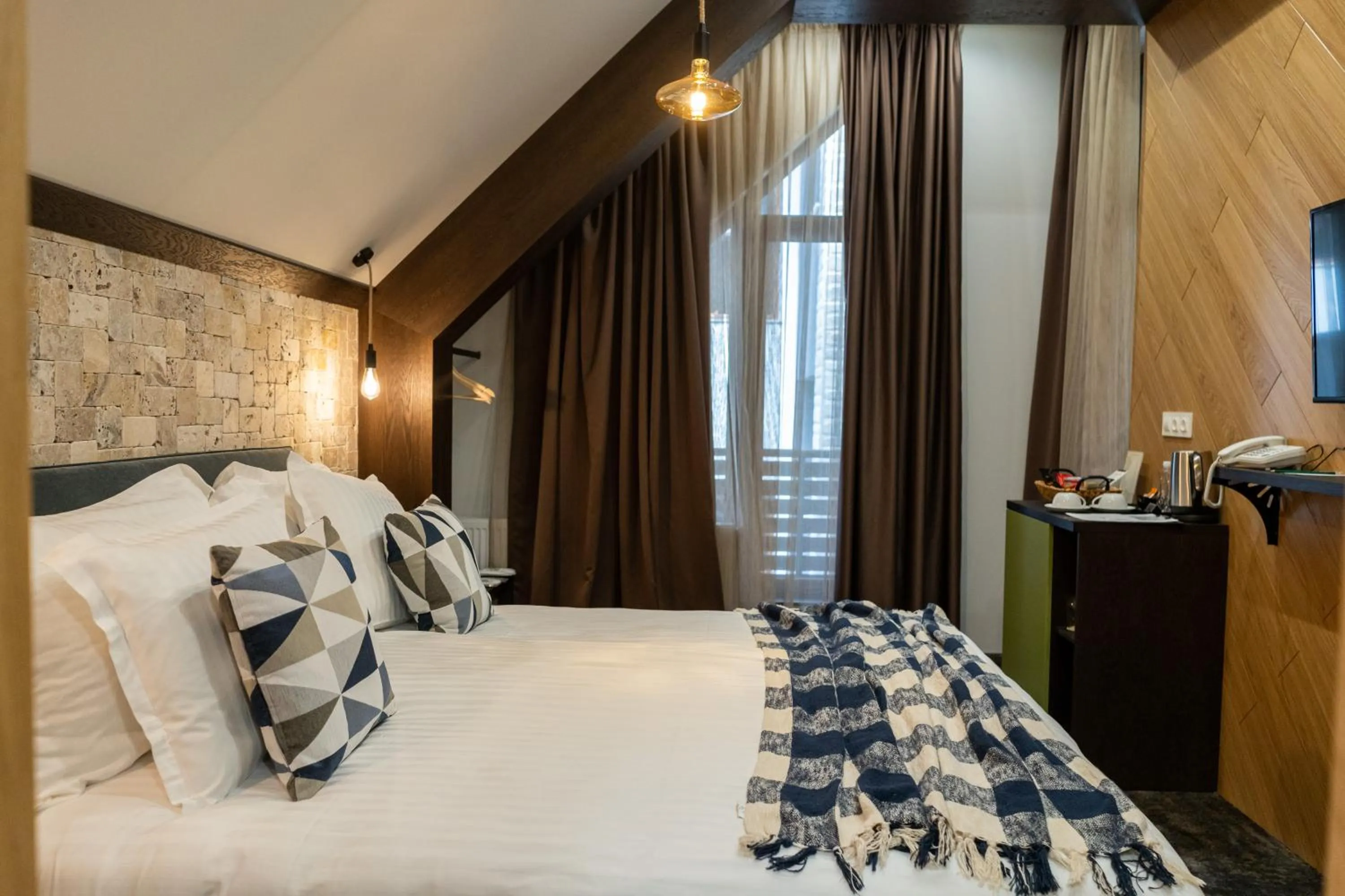 Bed in 103 Alpine Hotel