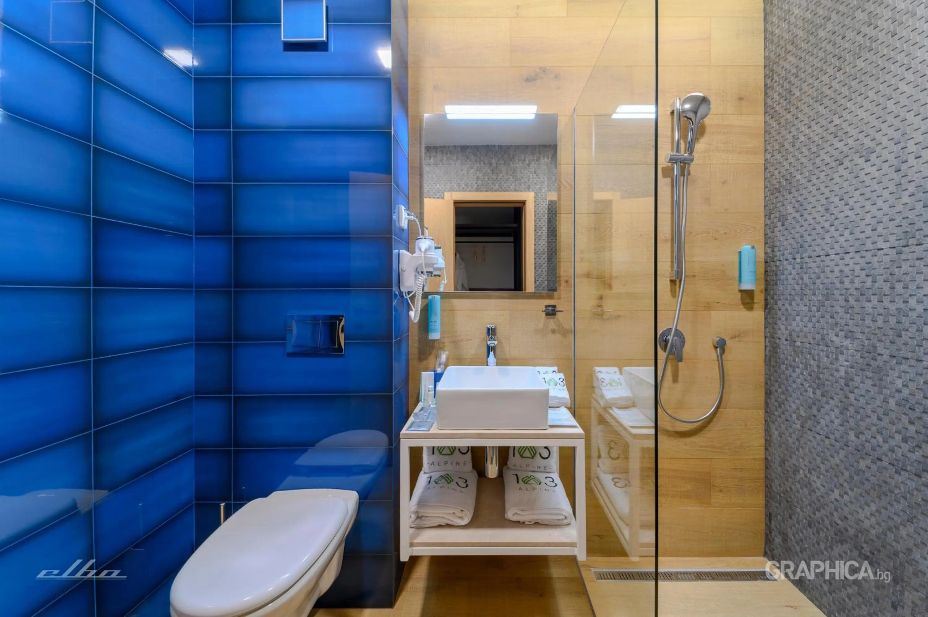 Shower in 103 Alpine Hotel