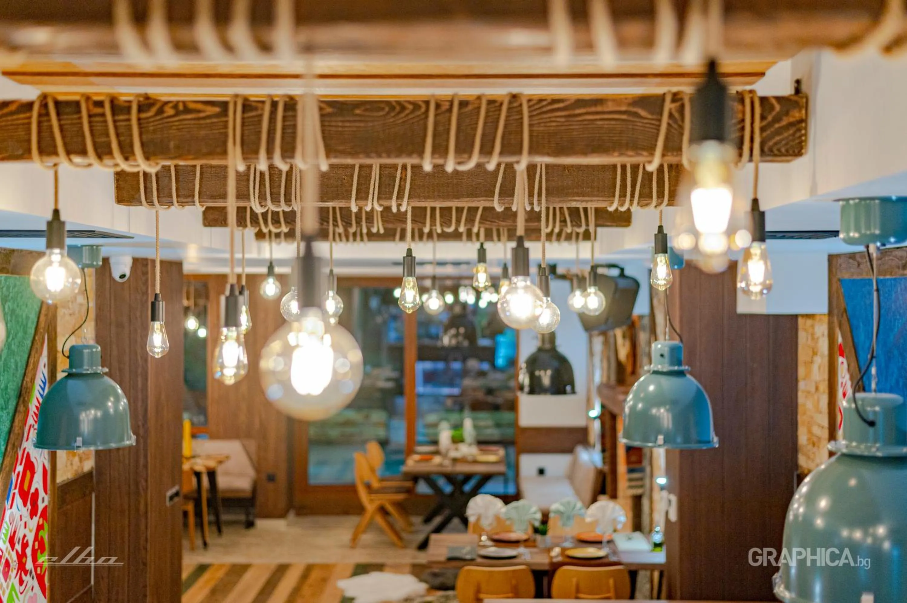 Restaurant/places to eat in 103 Alpine Hotel