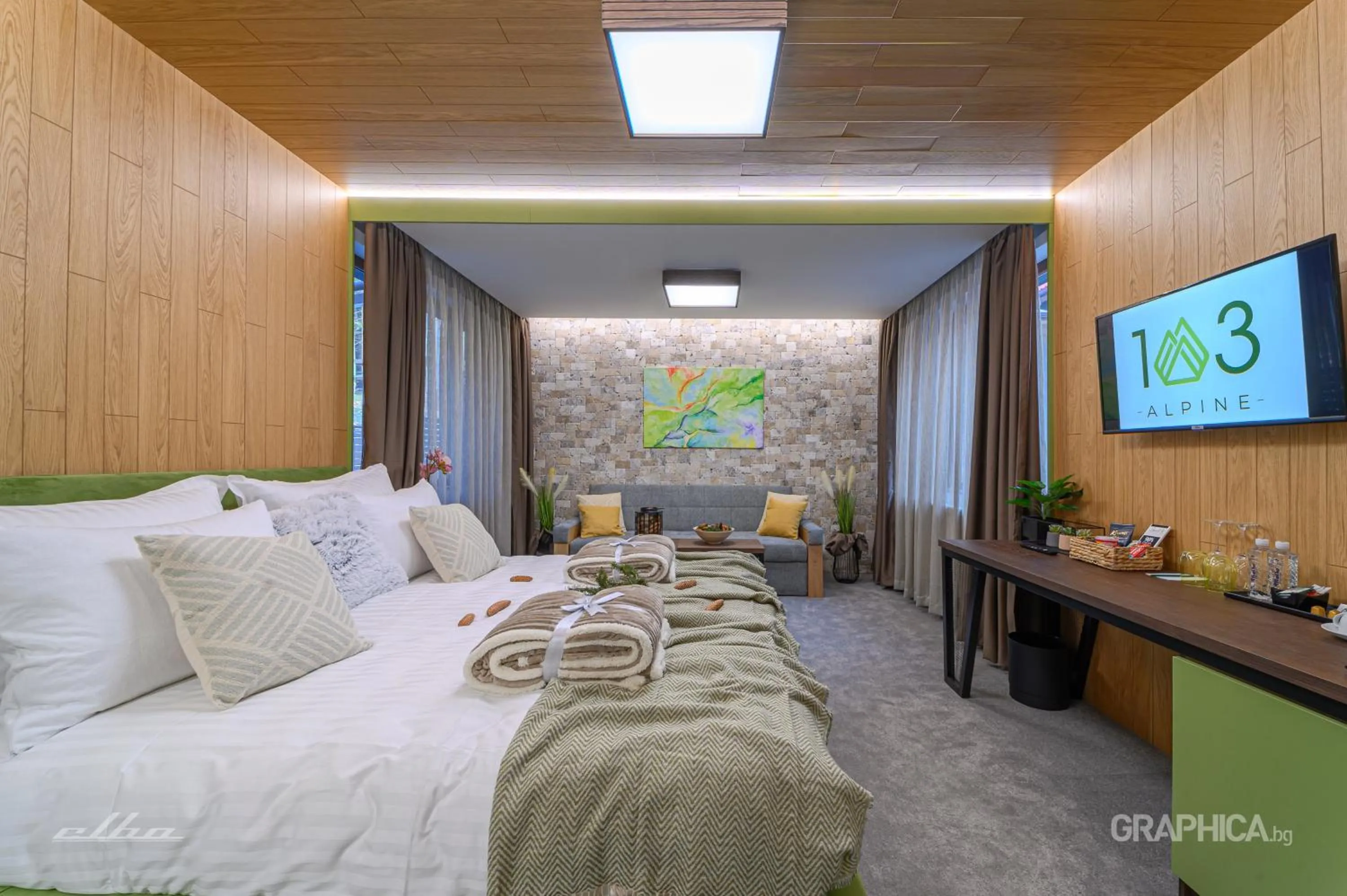 Bed in 103 Alpine Hotel