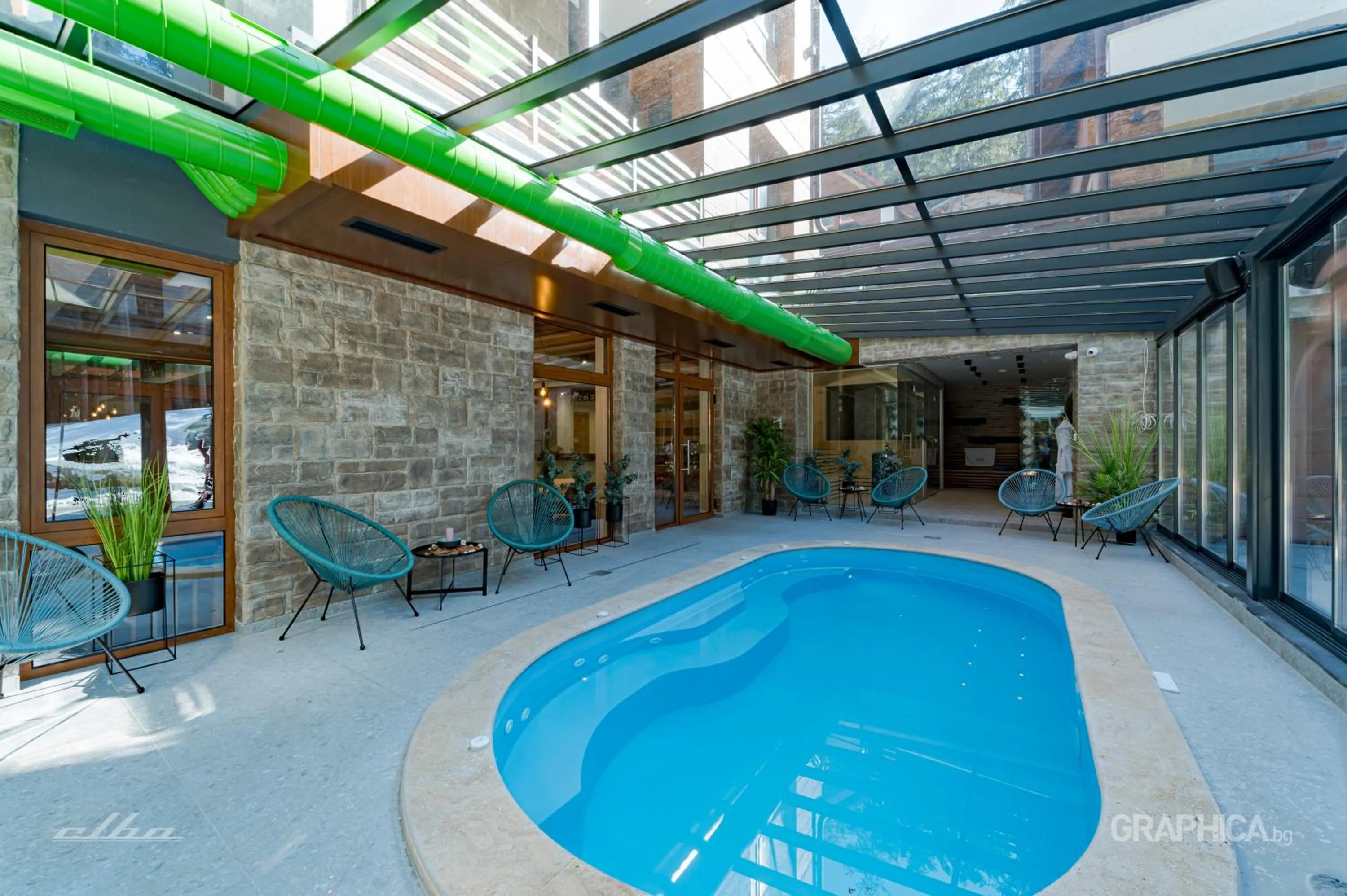 Swimming pool in 103 Alpine Hotel