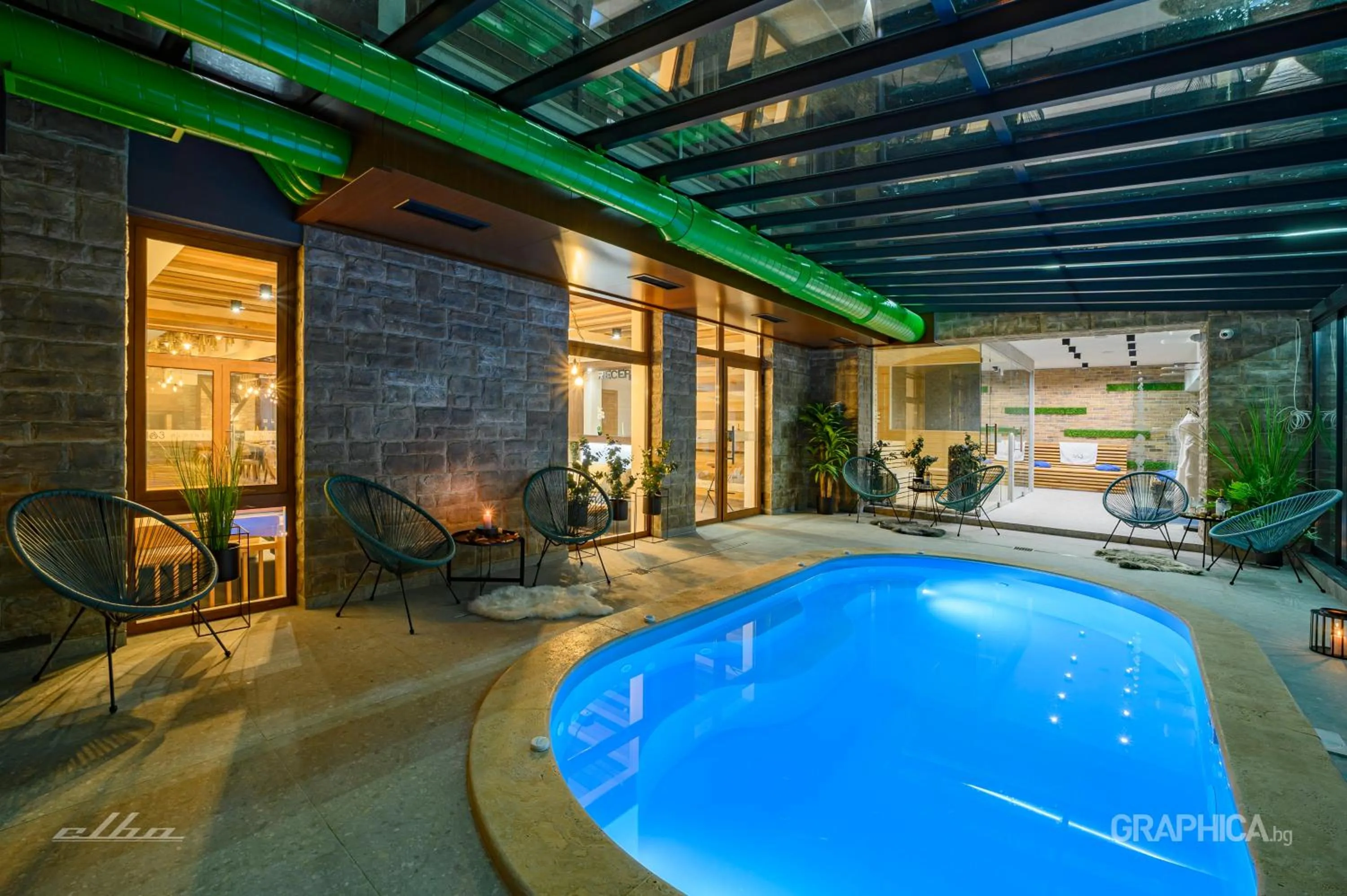 Swimming pool in 103 Alpine Hotel