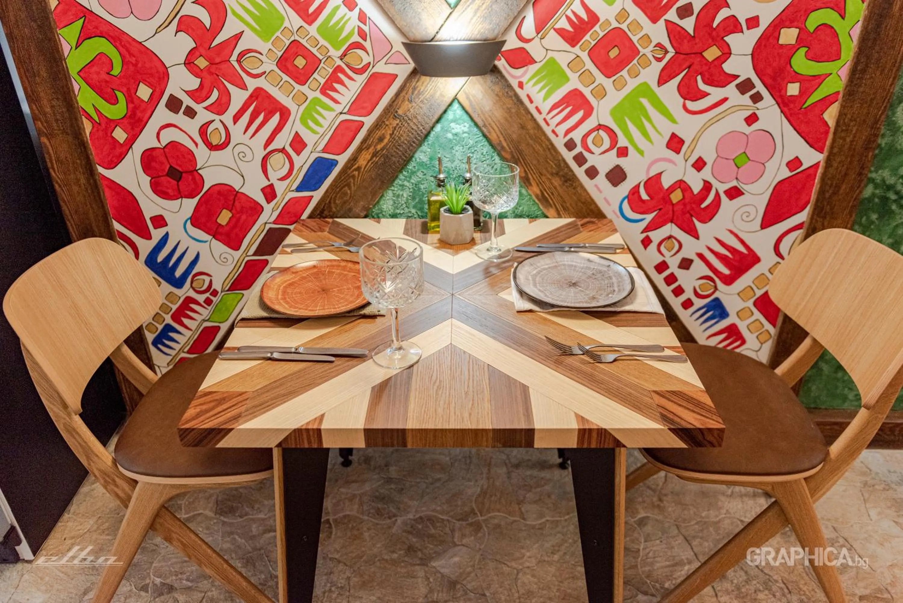 Food and drinks in 103 Alpine Hotel