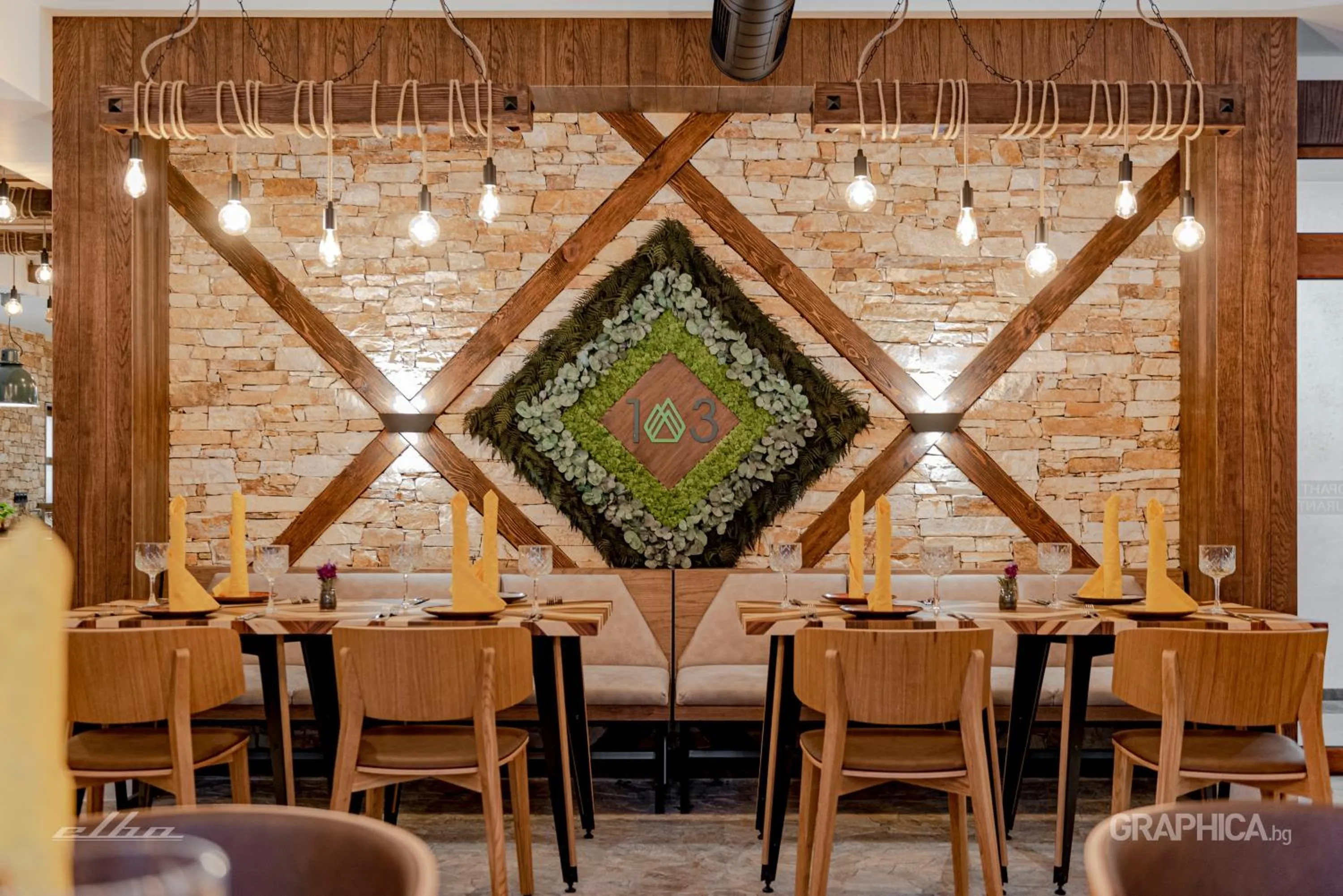 Restaurant/places to eat in 103 Alpine Hotel