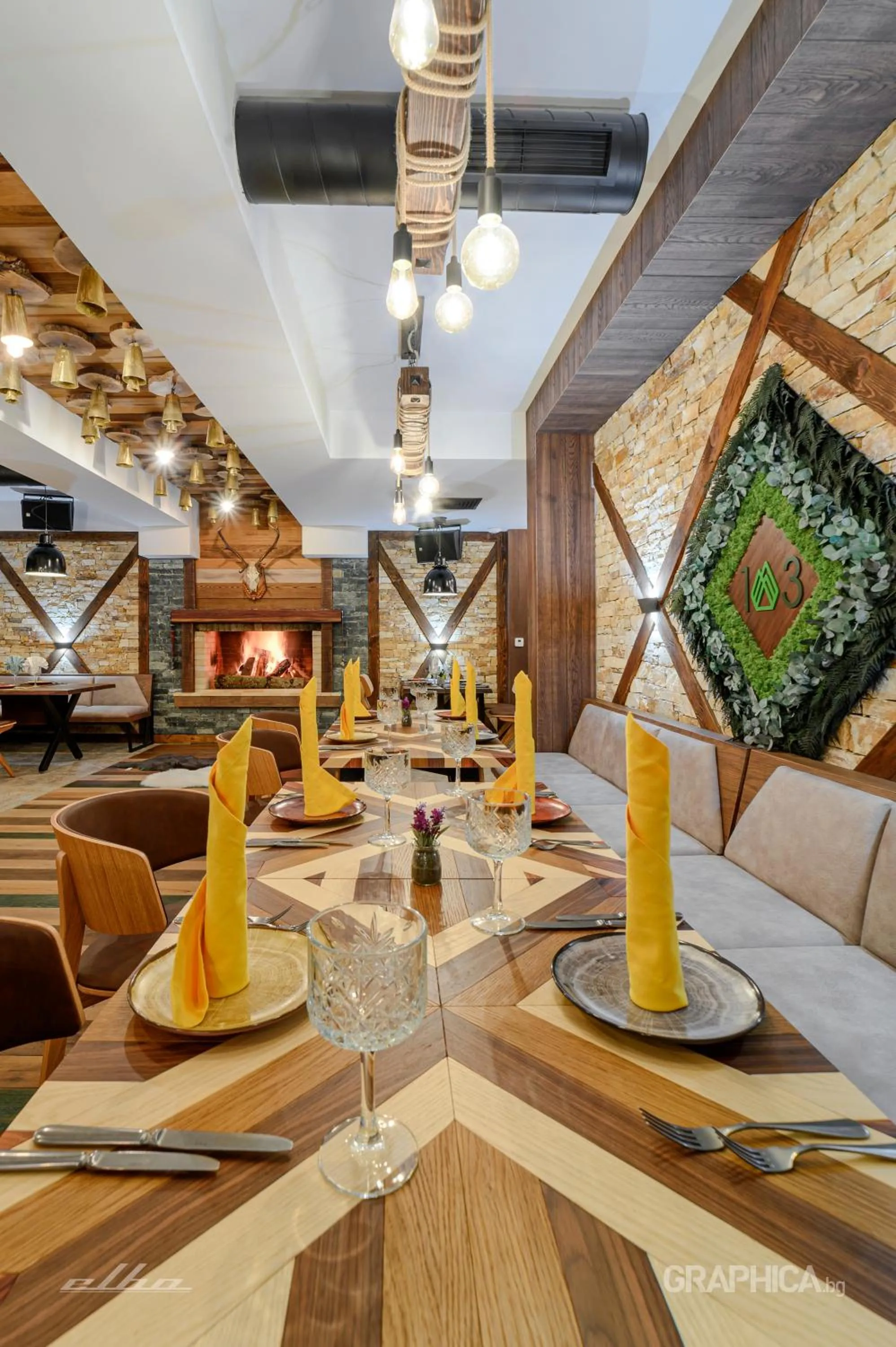 Restaurant/places to eat in 103 Alpine Hotel