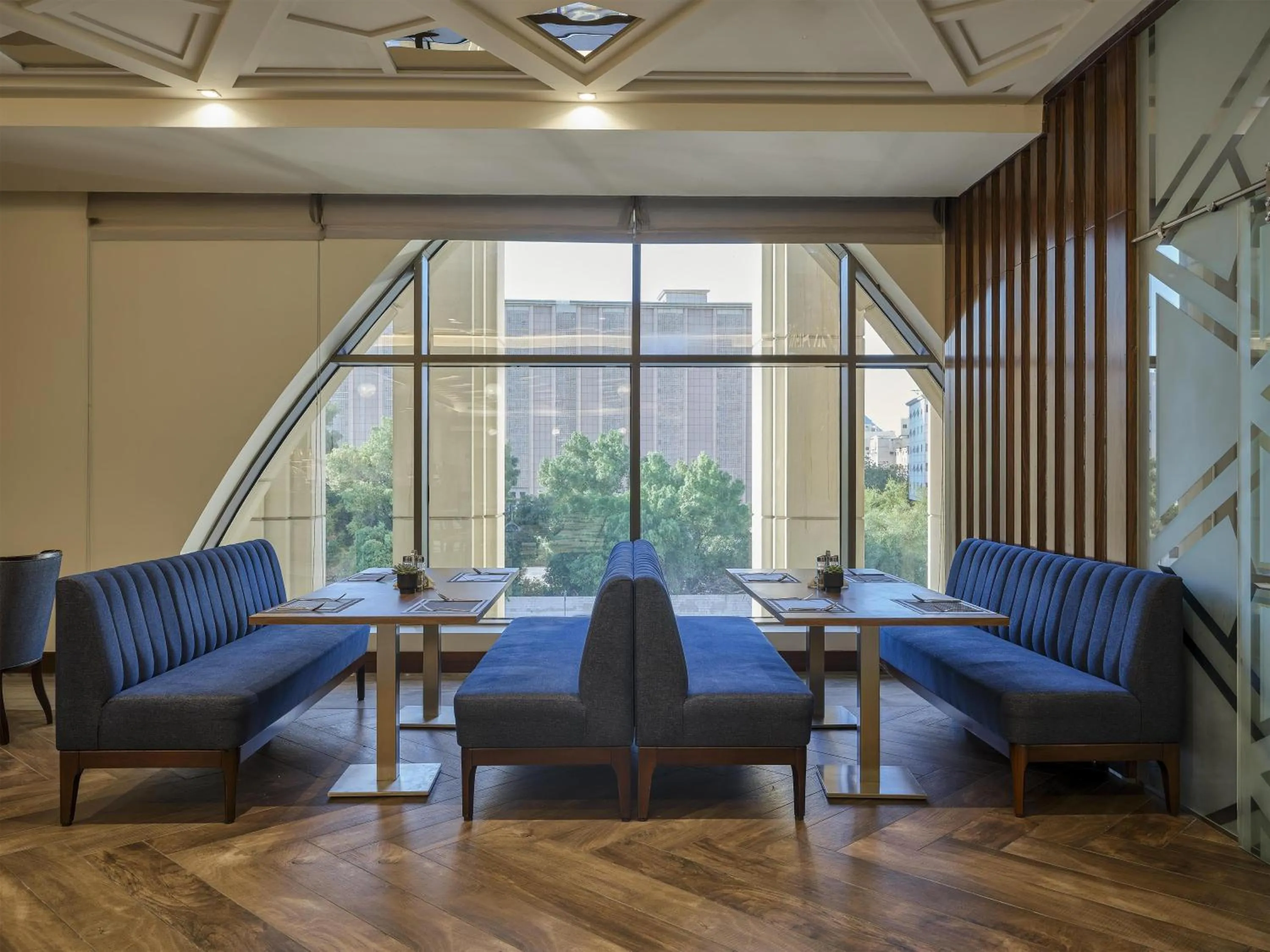 Restaurant/places to eat in DoubleTree by Hilton Makkah Aziziyah