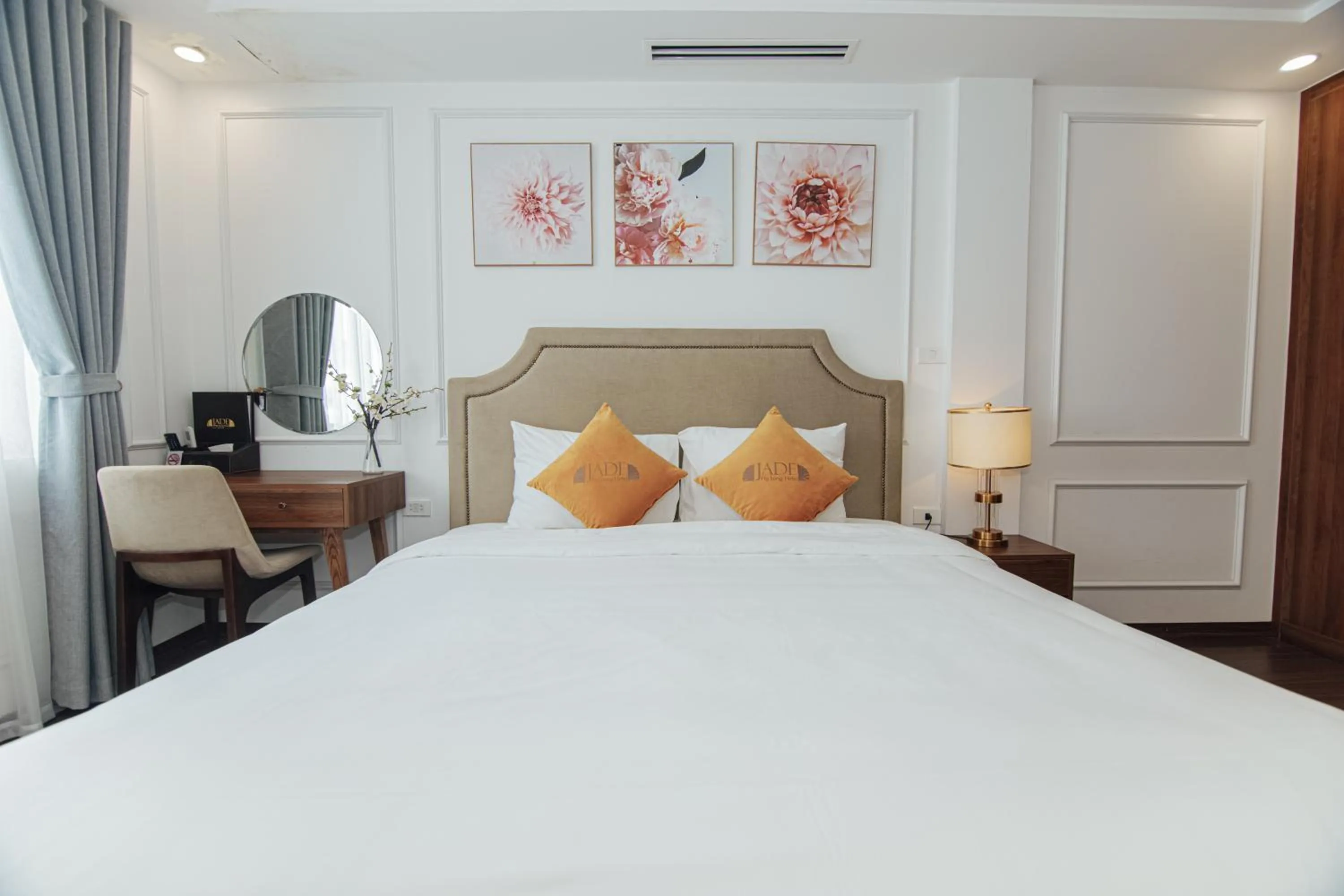 Bed in Jade Ha Long Hotel