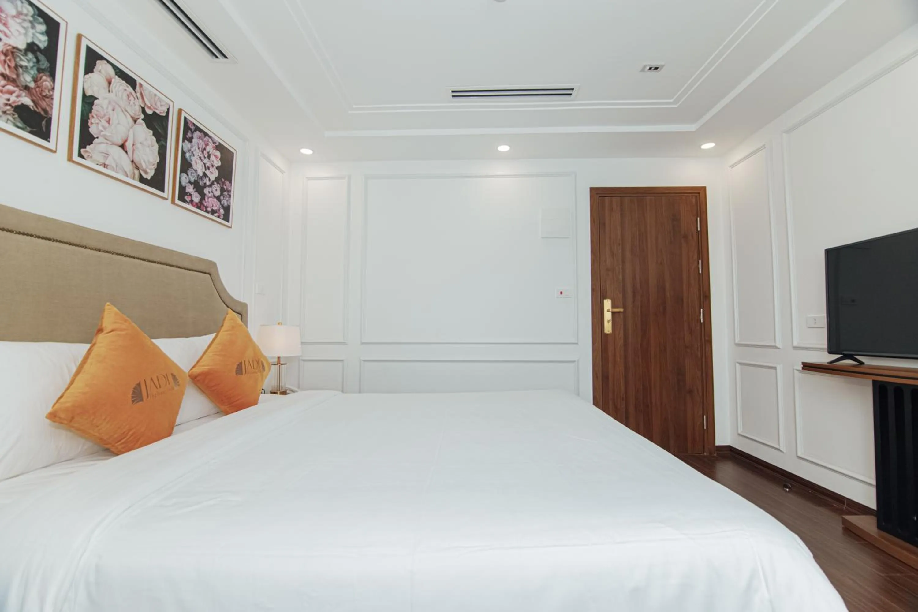 Bed in Jade Ha Long Hotel