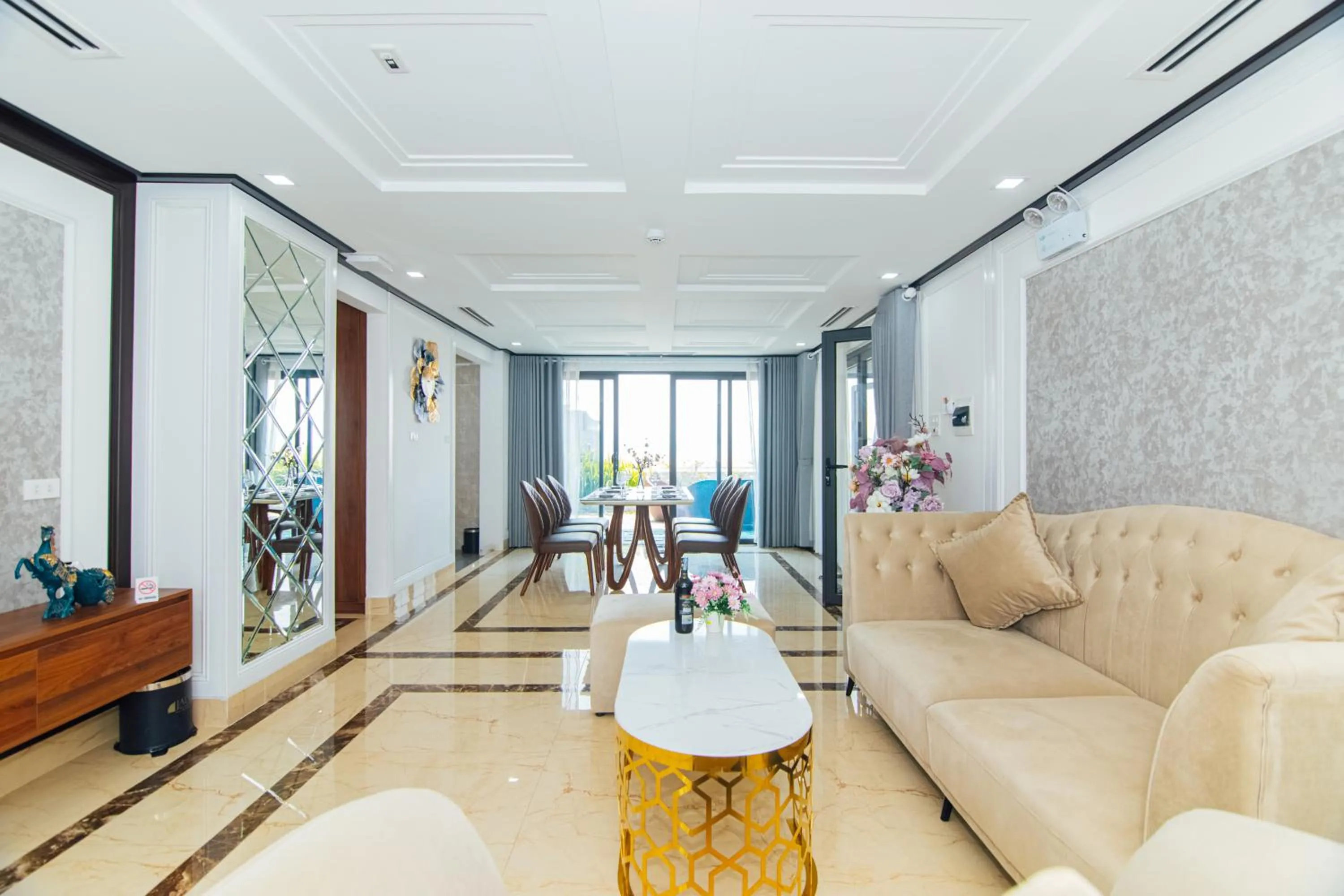 Living room in Jade Ha Long Hotel