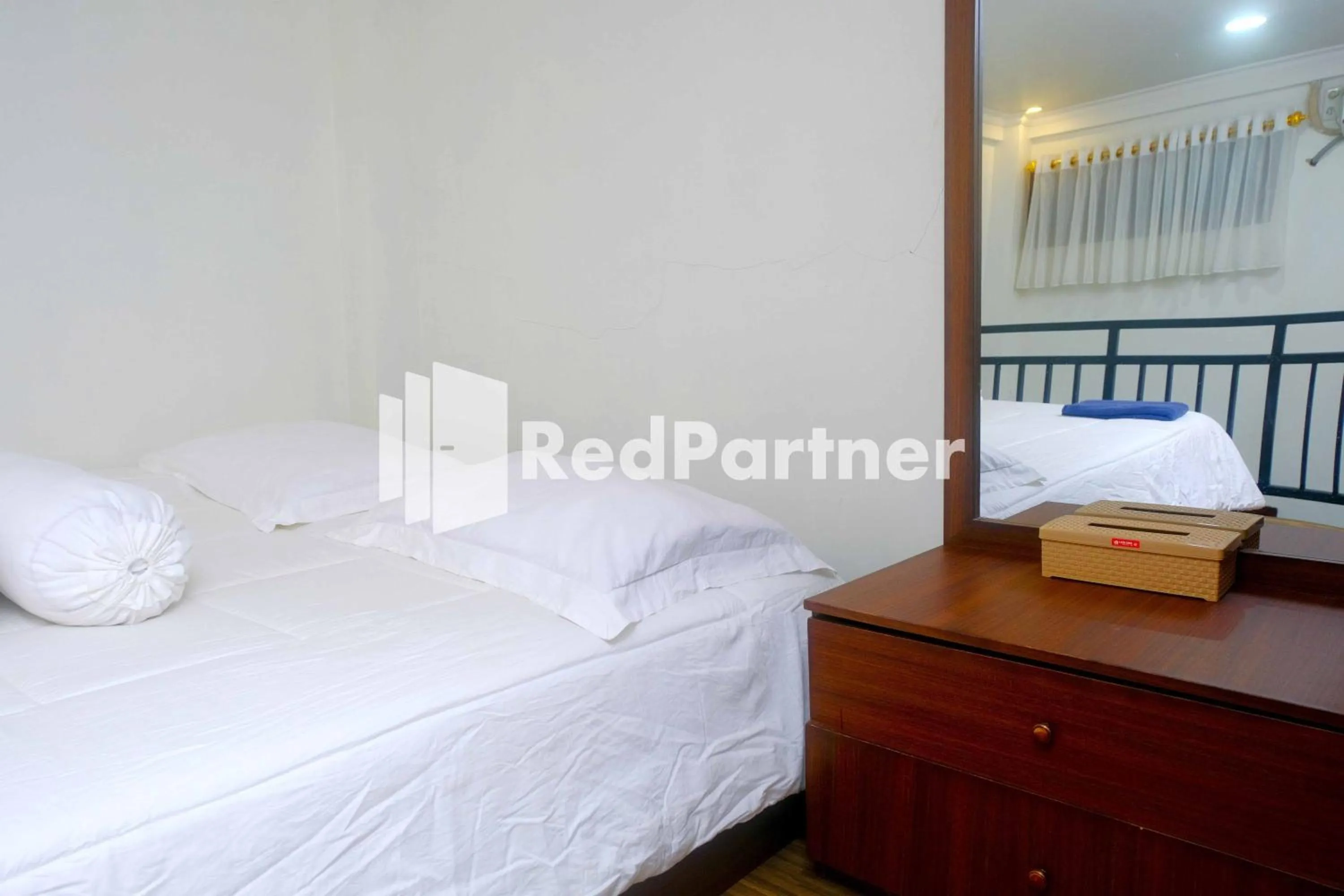 Bedroom, Bed in Guest House Bibong Makassar Mitra RedDoorz