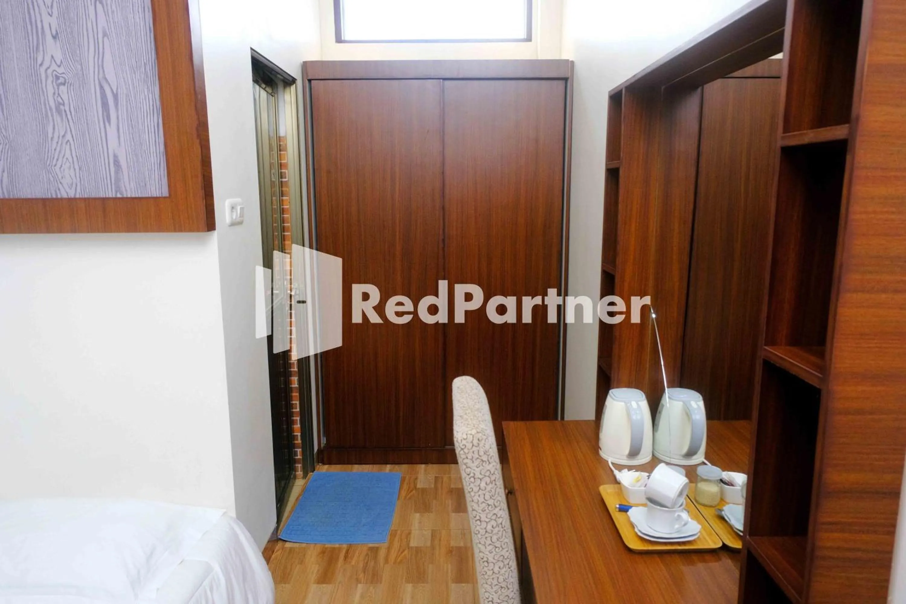 Bedroom, Bed in Guest House Bibong Makassar Mitra RedDoorz