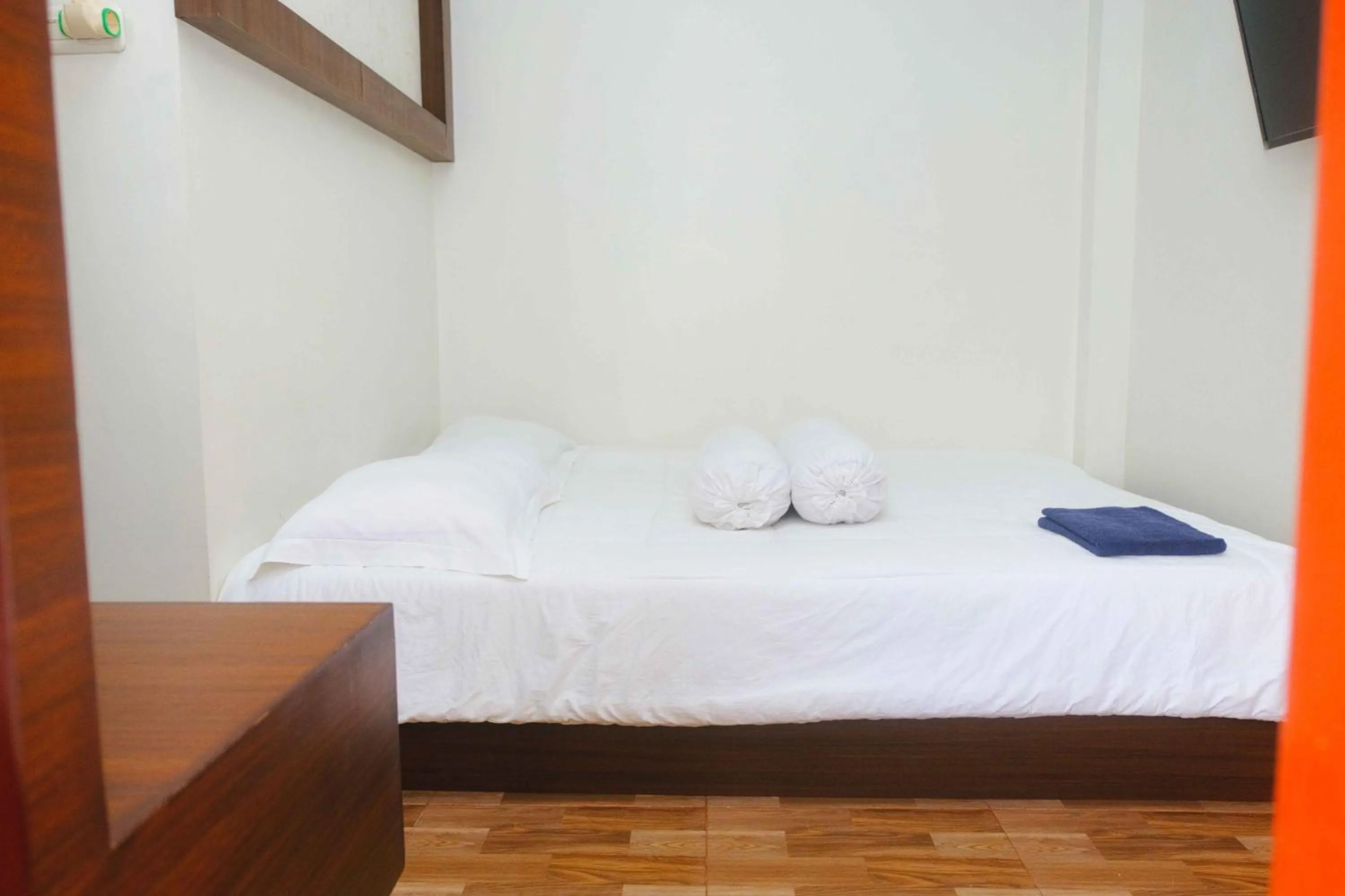 Bedroom, Bed in Guest House Bibong Makassar Mitra RedDoorz