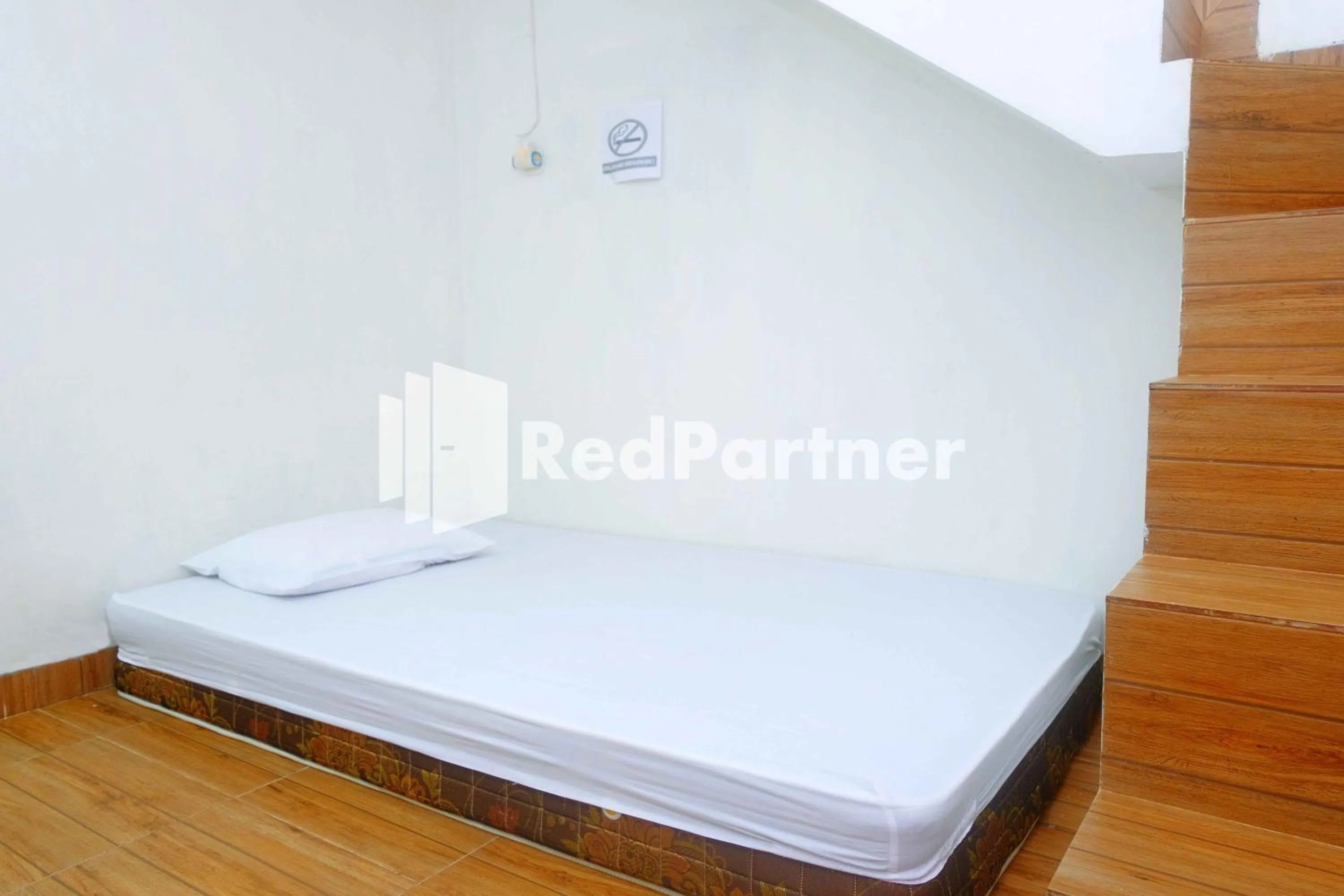 Bedroom, Bed in Guest House Bibong Makassar Mitra RedDoorz