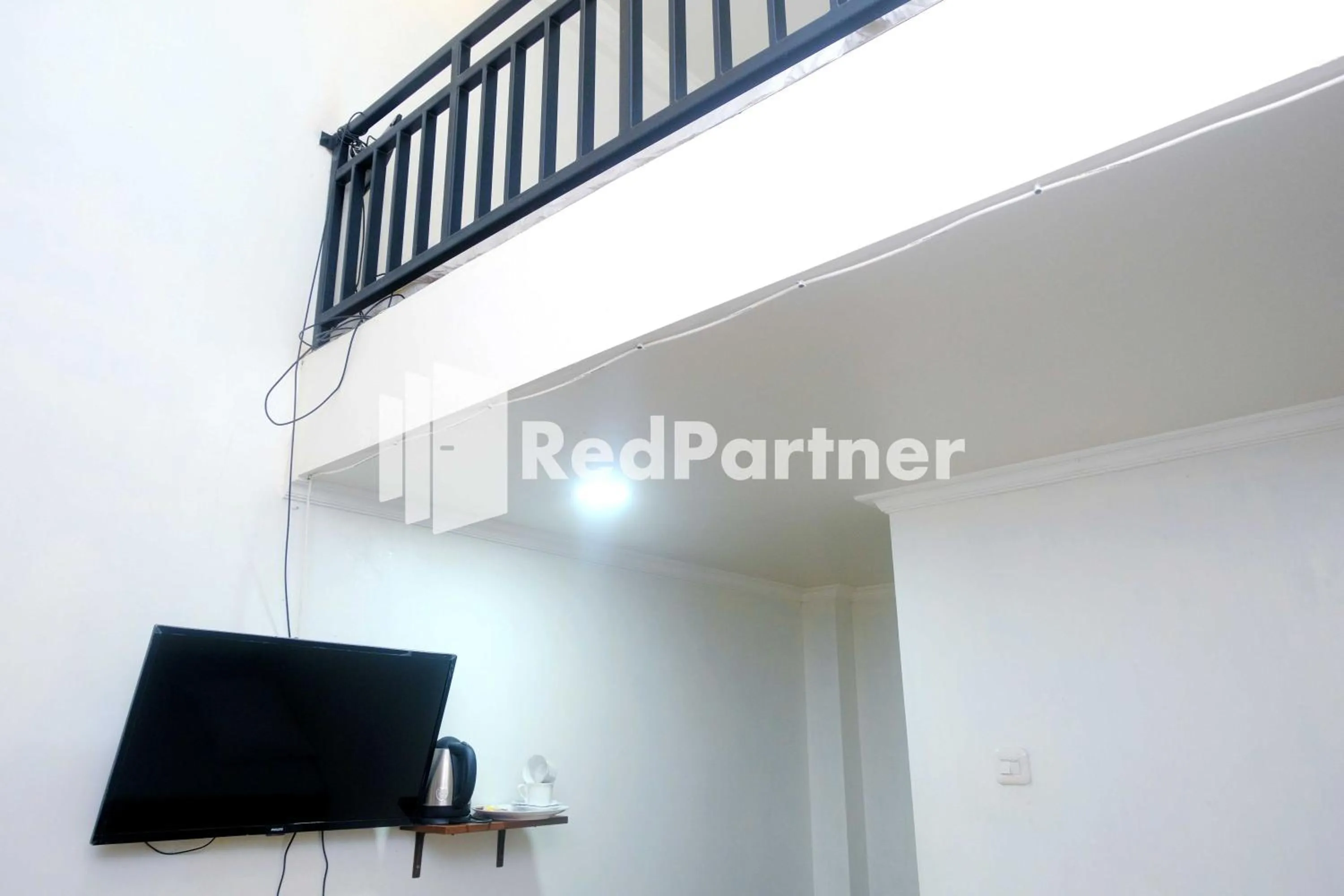 TV and multimedia in Guest House Bibong Makassar Mitra RedDoorz