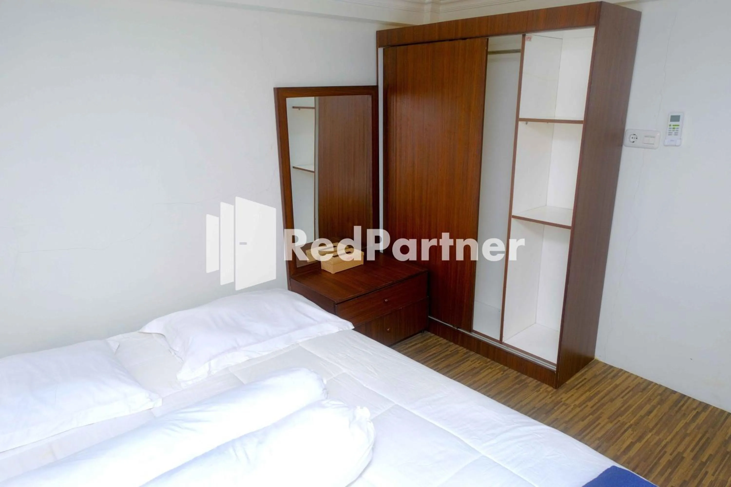 Bedroom, Bed in Guest House Bibong Makassar Mitra RedDoorz