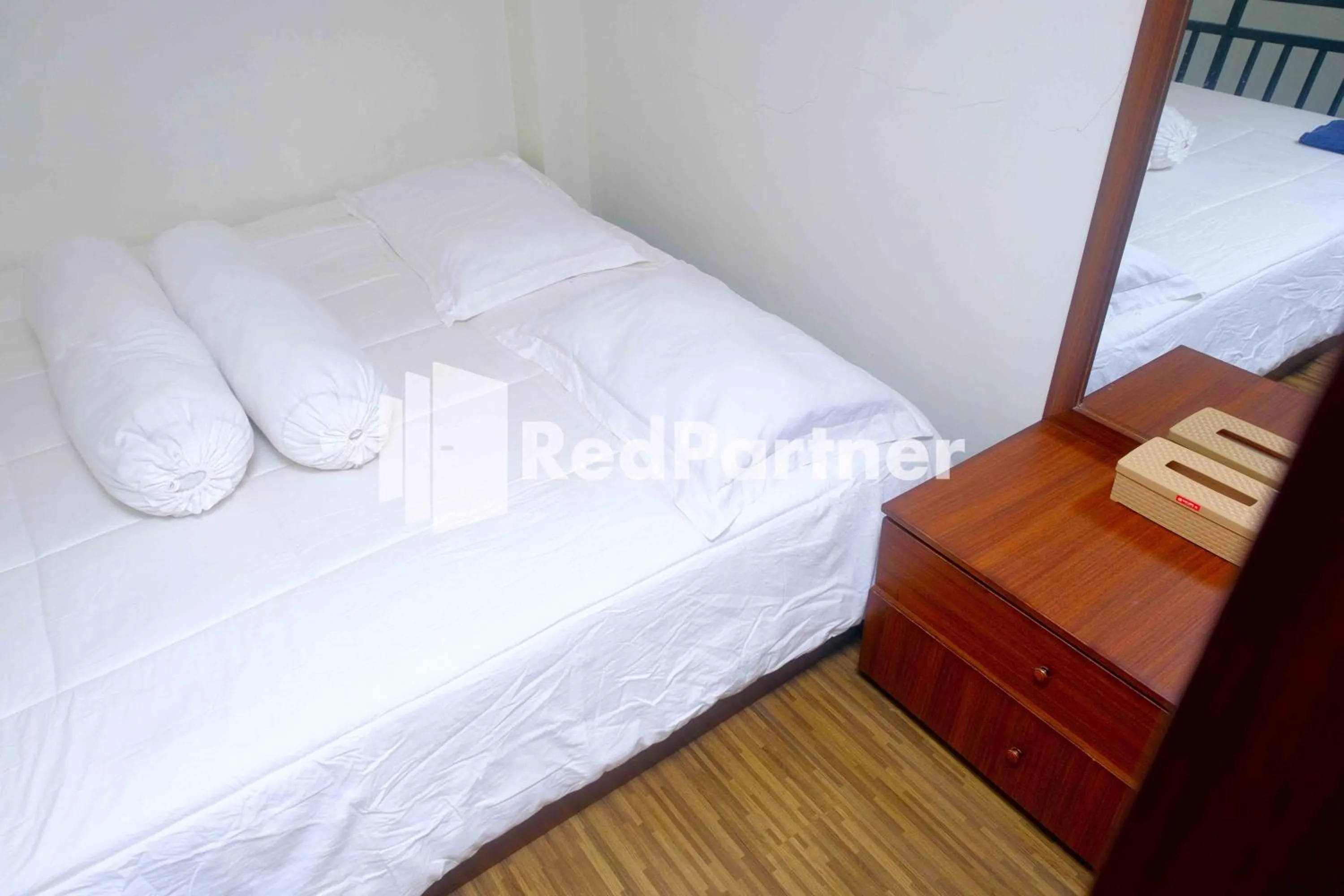 Bedroom, Bed in Guest House Bibong Makassar Mitra RedDoorz
