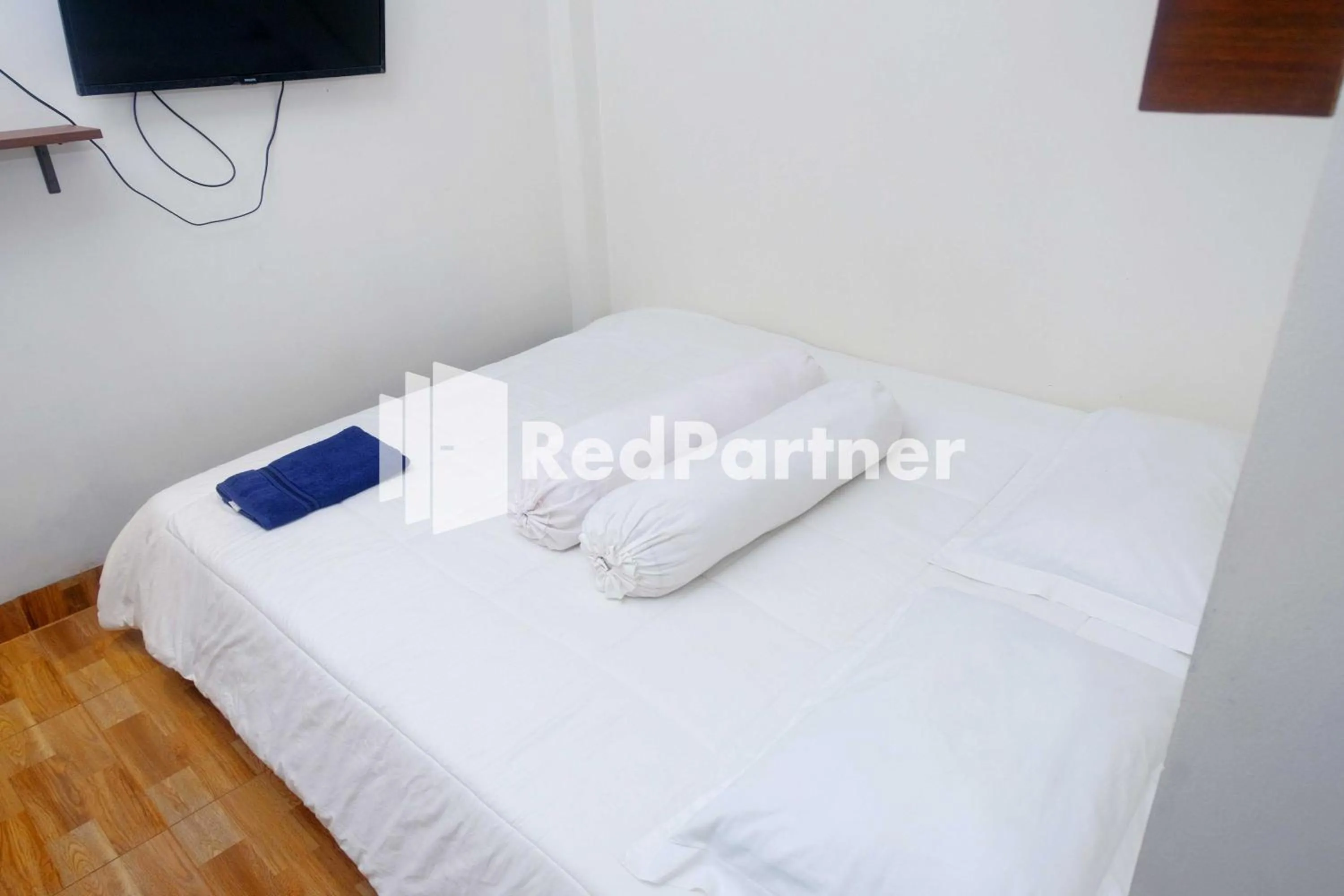 Bedroom, Bed in Guest House Bibong Makassar Mitra RedDoorz