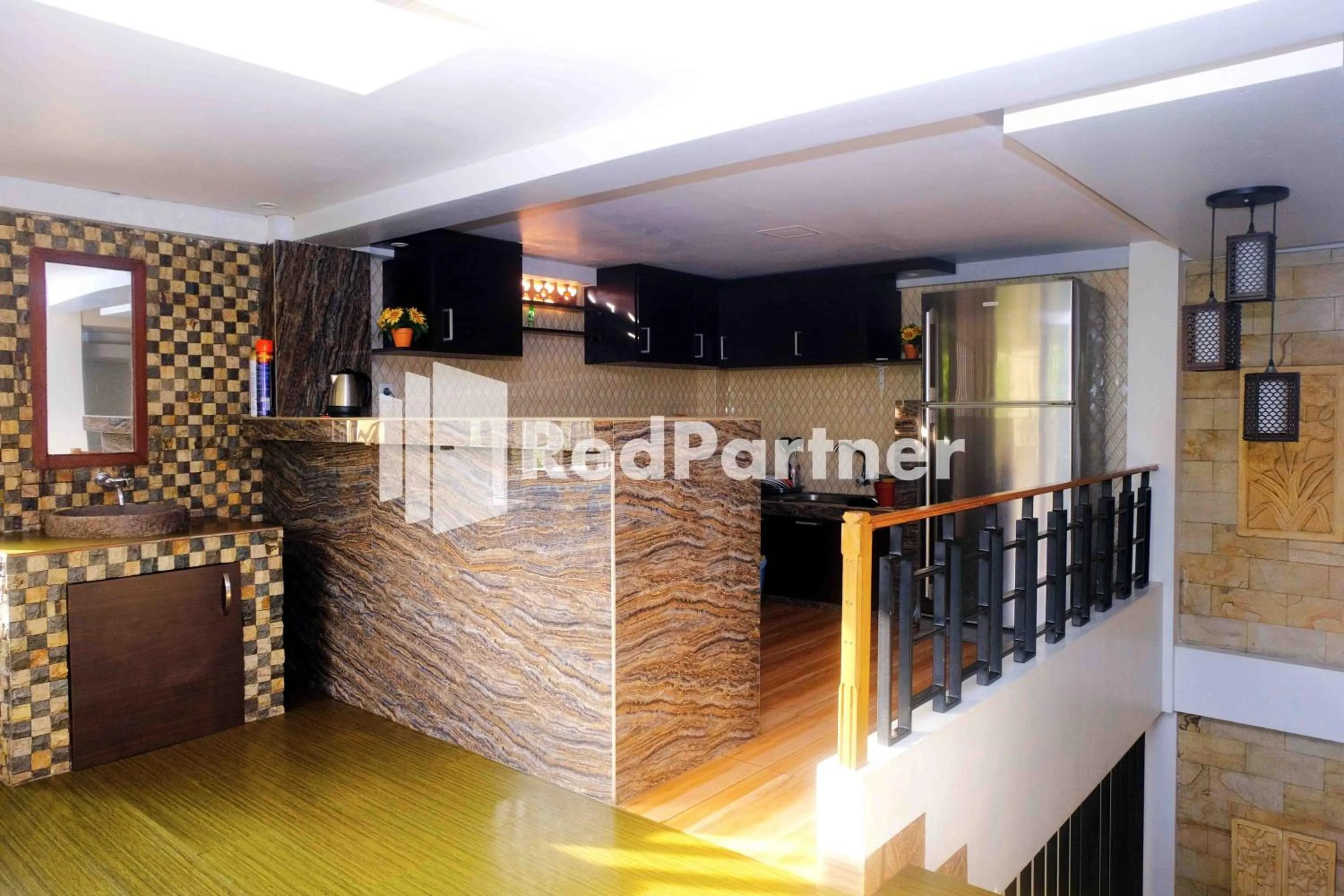 Communal kitchen in Guest House Bibong Makassar Mitra RedDoorz