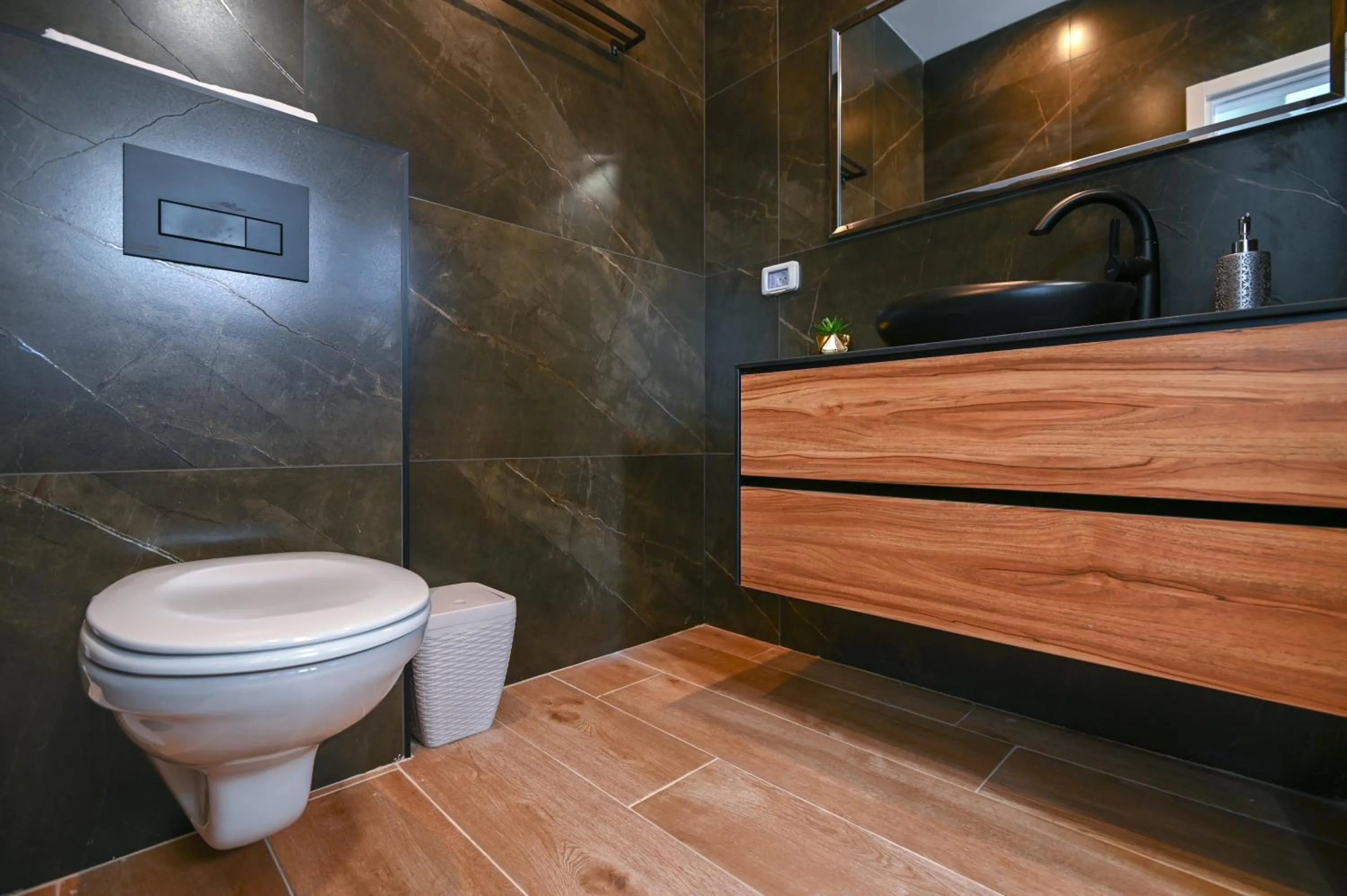 Lake Mansion Boutique Apartments