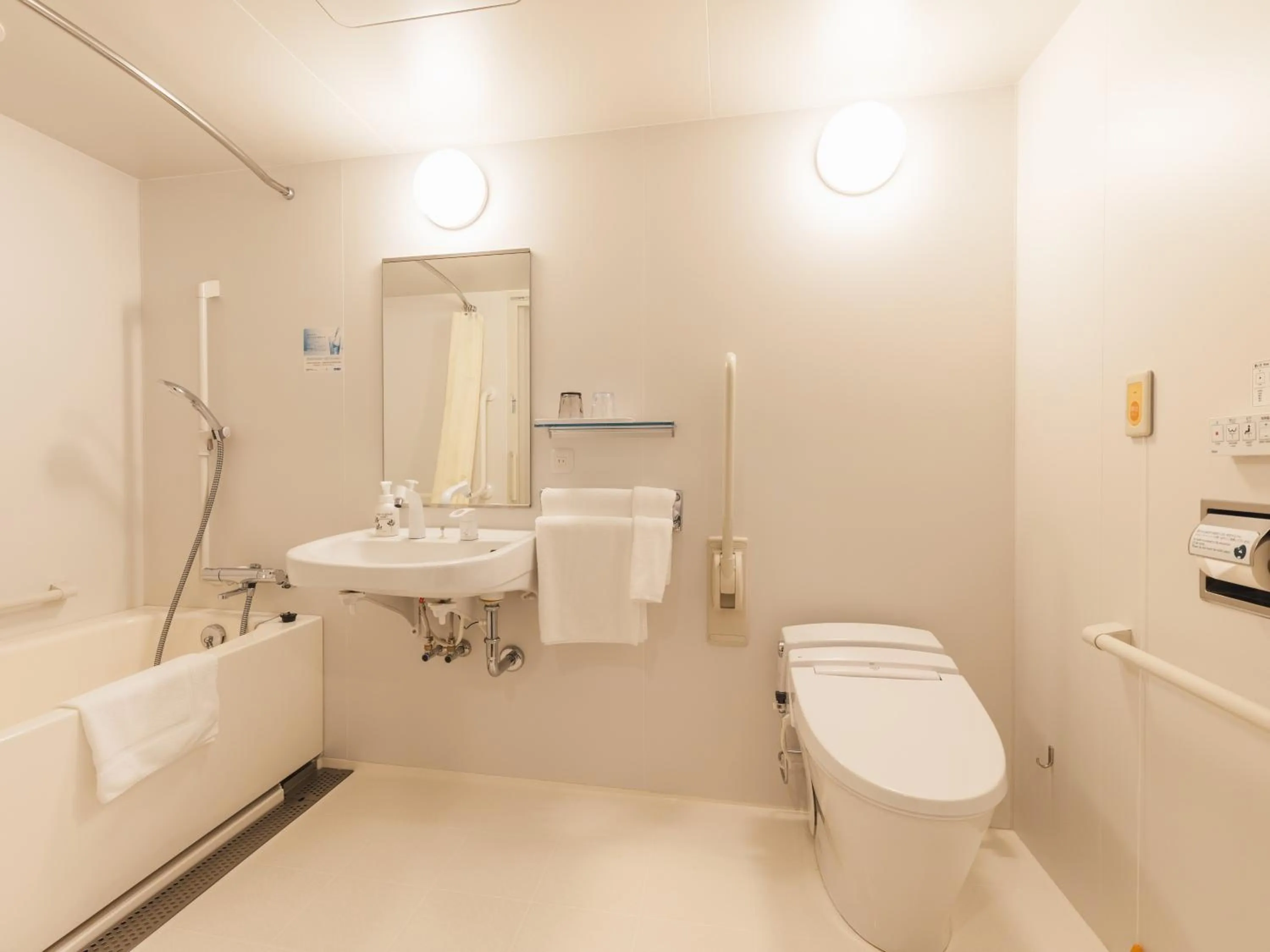 Shower in Sotetsu Fresa Inn Hiroshima