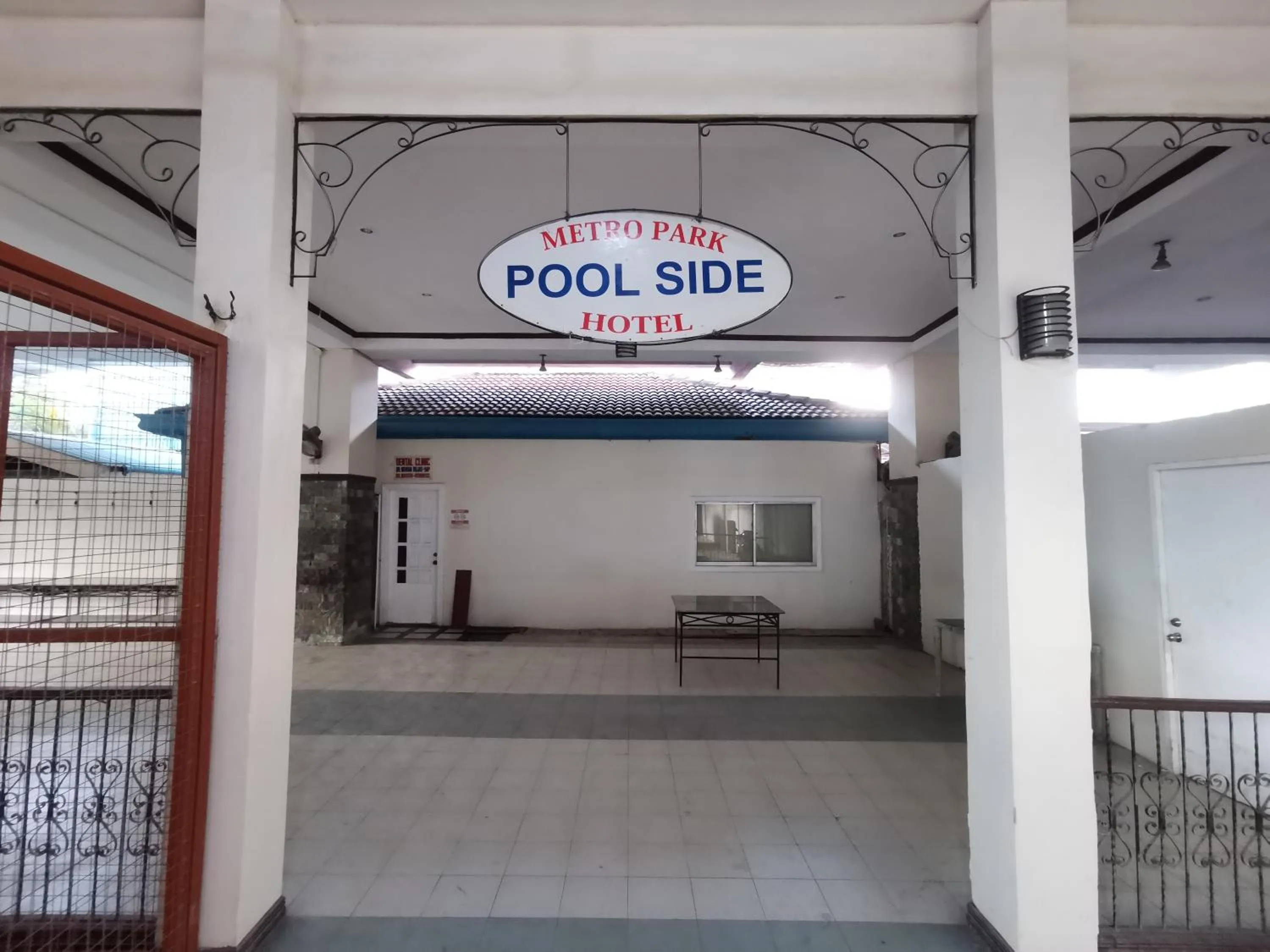 Swimming pool in Metro Park Hotel - Cebu City