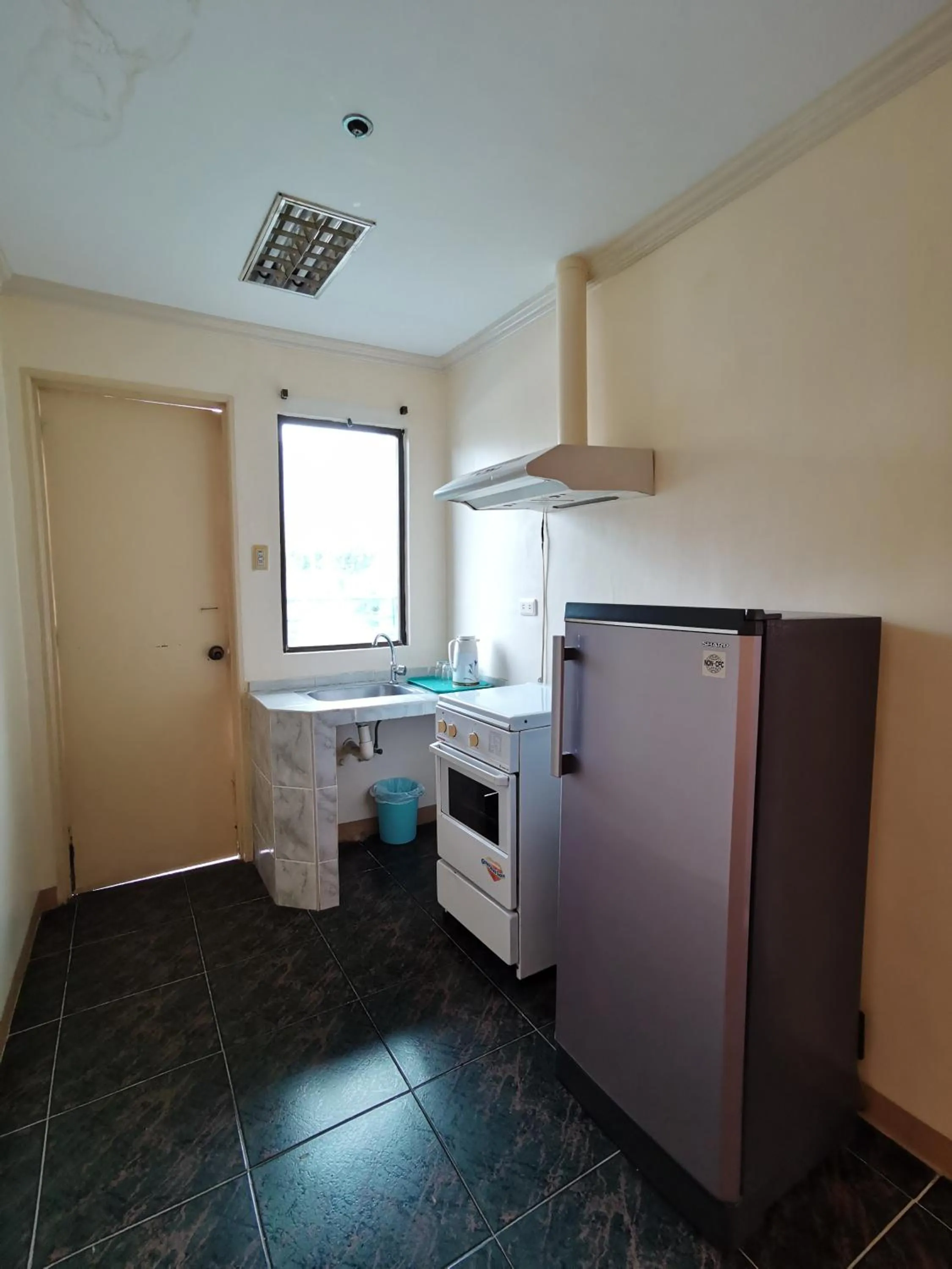 Kitchen or kitchenette in Metro Park Hotel - Cebu City