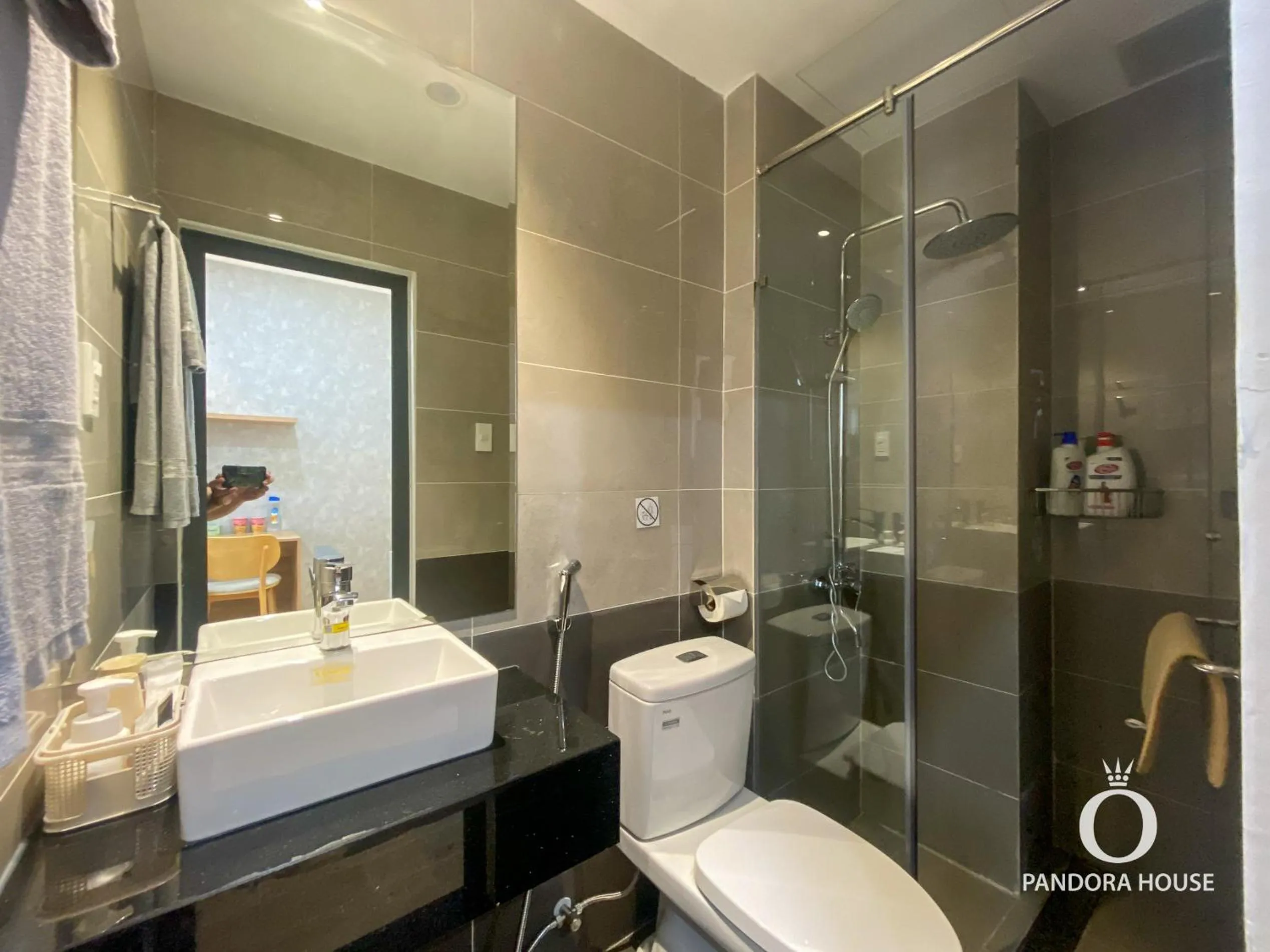 Shower in PANDORA HOUSE