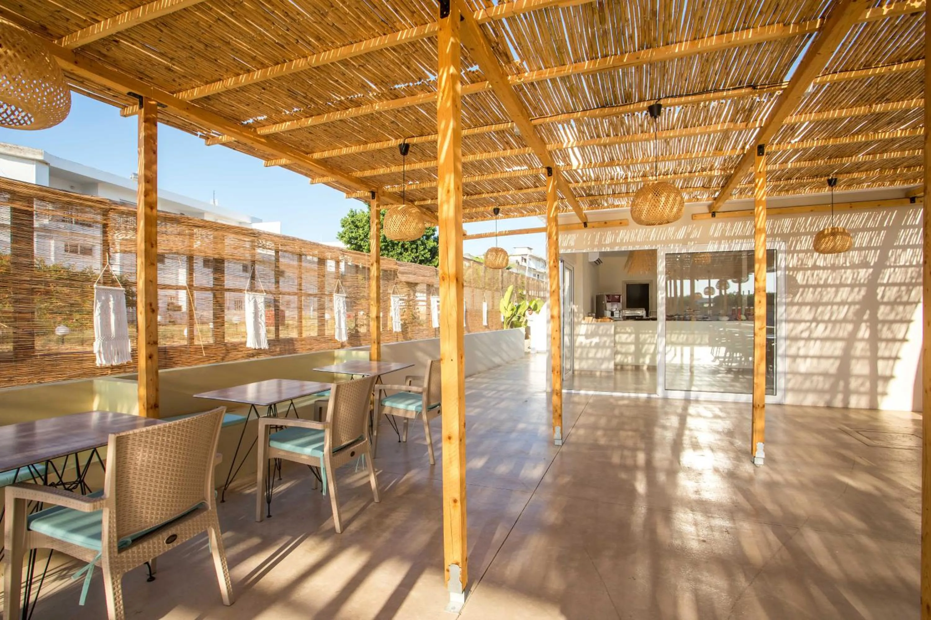 Restaurant/places to eat in Atma Beach Rooms & Suites