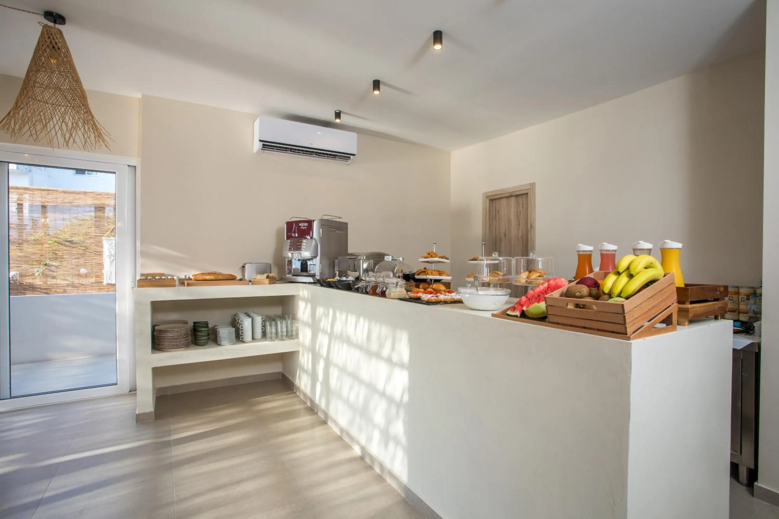 Restaurant/places to eat in Atma Beach Rooms & Suites