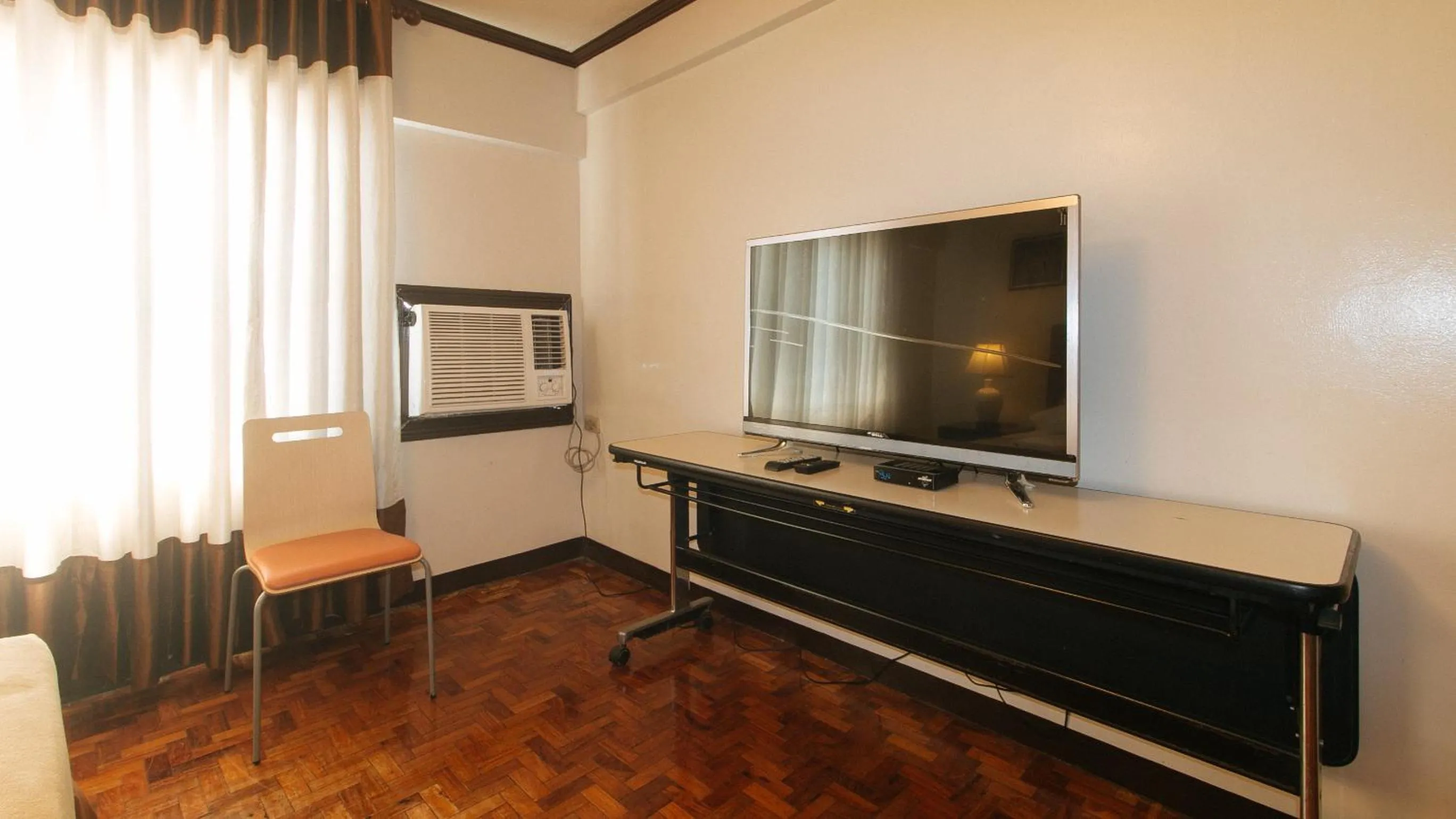TV and multimedia in El Rico Suite Makati by RedDoorz