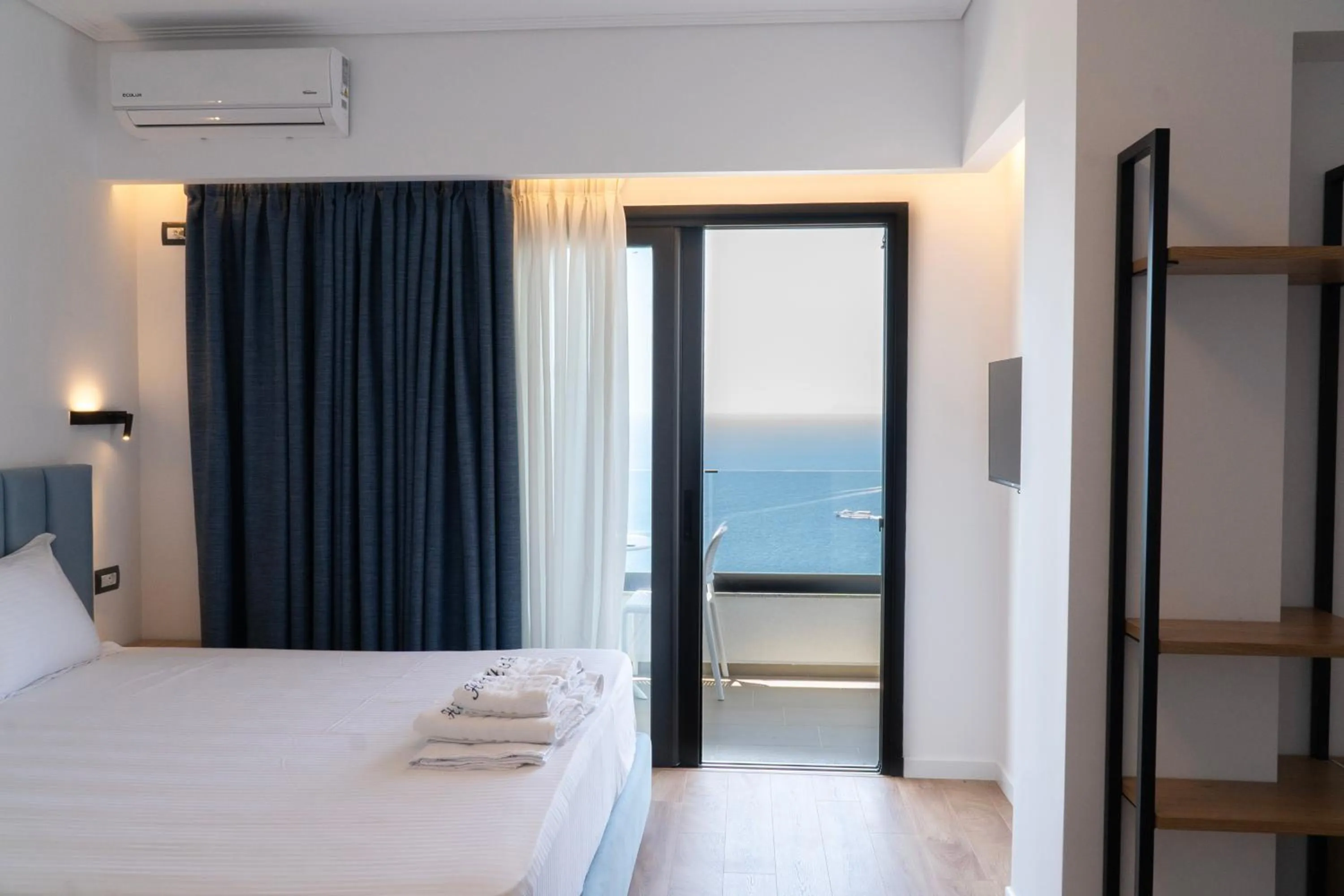 Bed in Hilltop Heaven Hotel