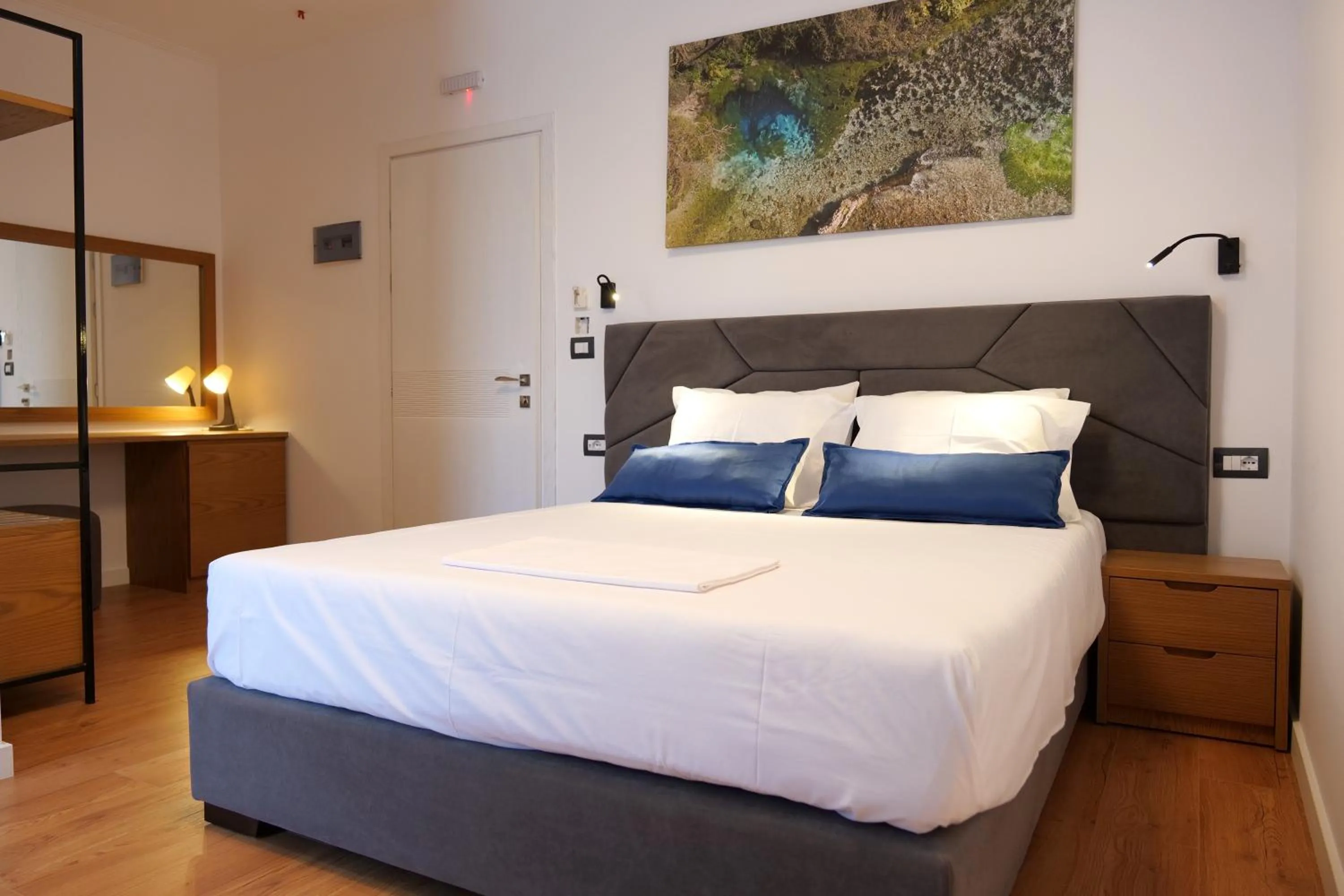 Bedroom, Bed in Hilltop Heaven Hotel