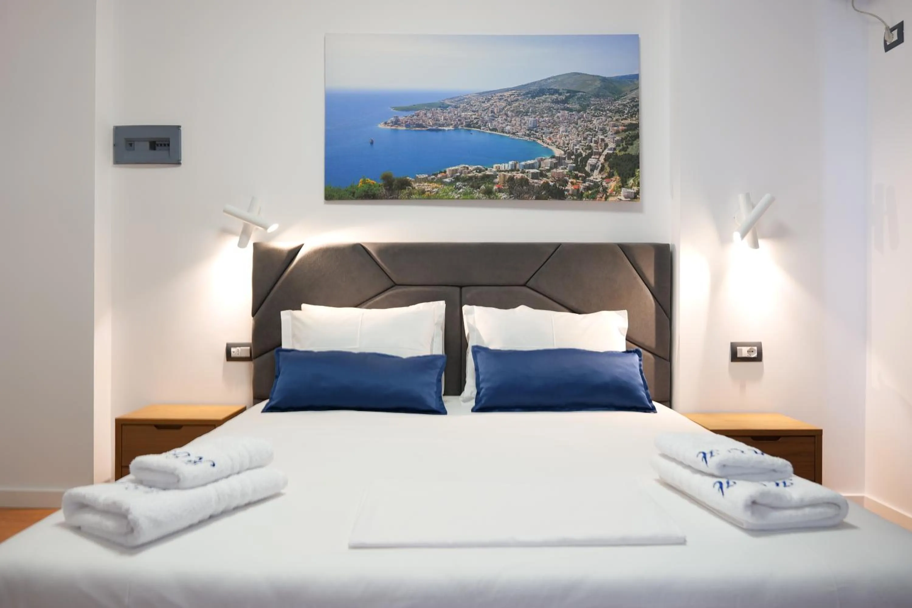 Bedroom, Bed in Hilltop Heaven Hotel