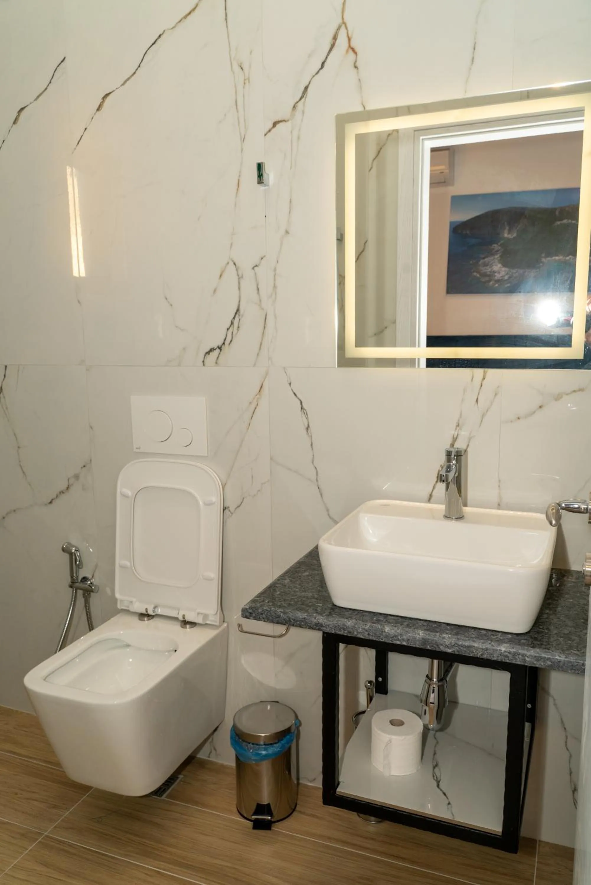 Toilet in Hilltop Heaven Hotel