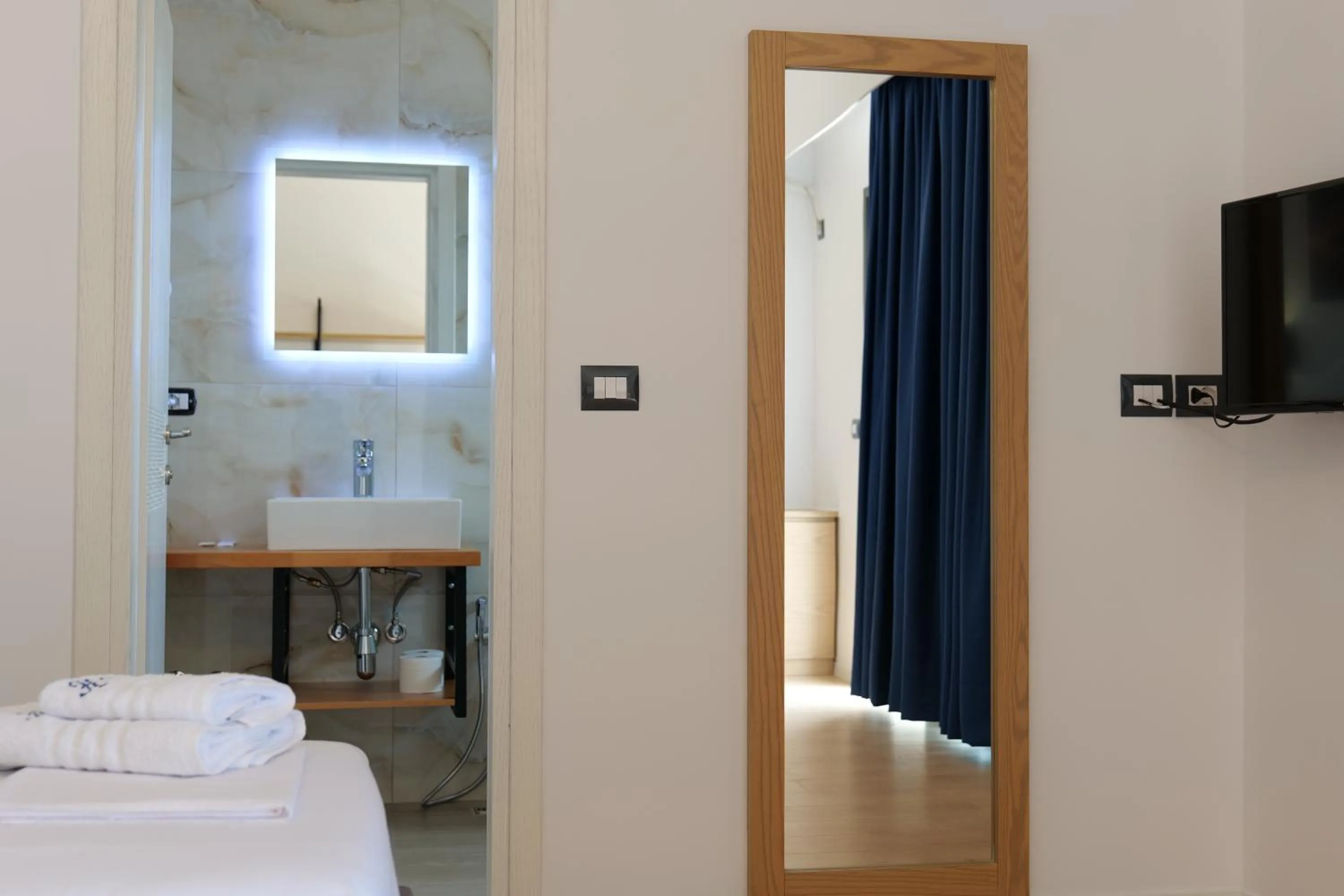 Bed in Hilltop Heaven Hotel