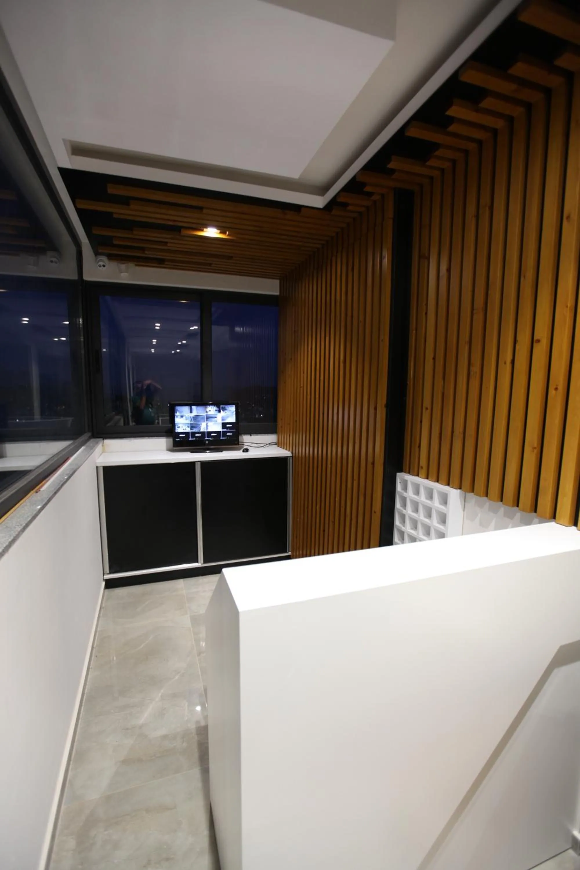 TV and multimedia in Hilltop Heaven Hotel