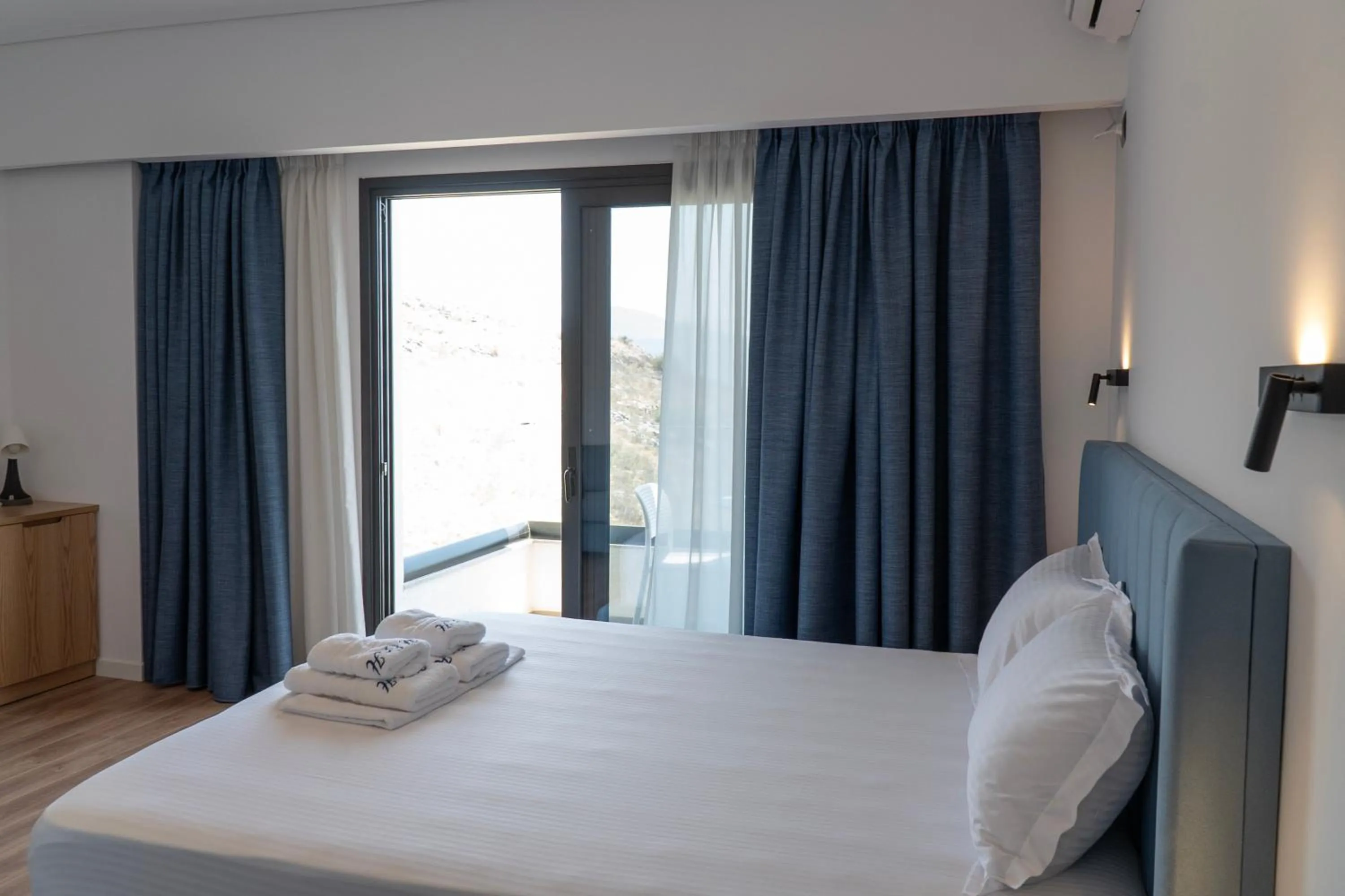 Bed in Hilltop Heaven Hotel