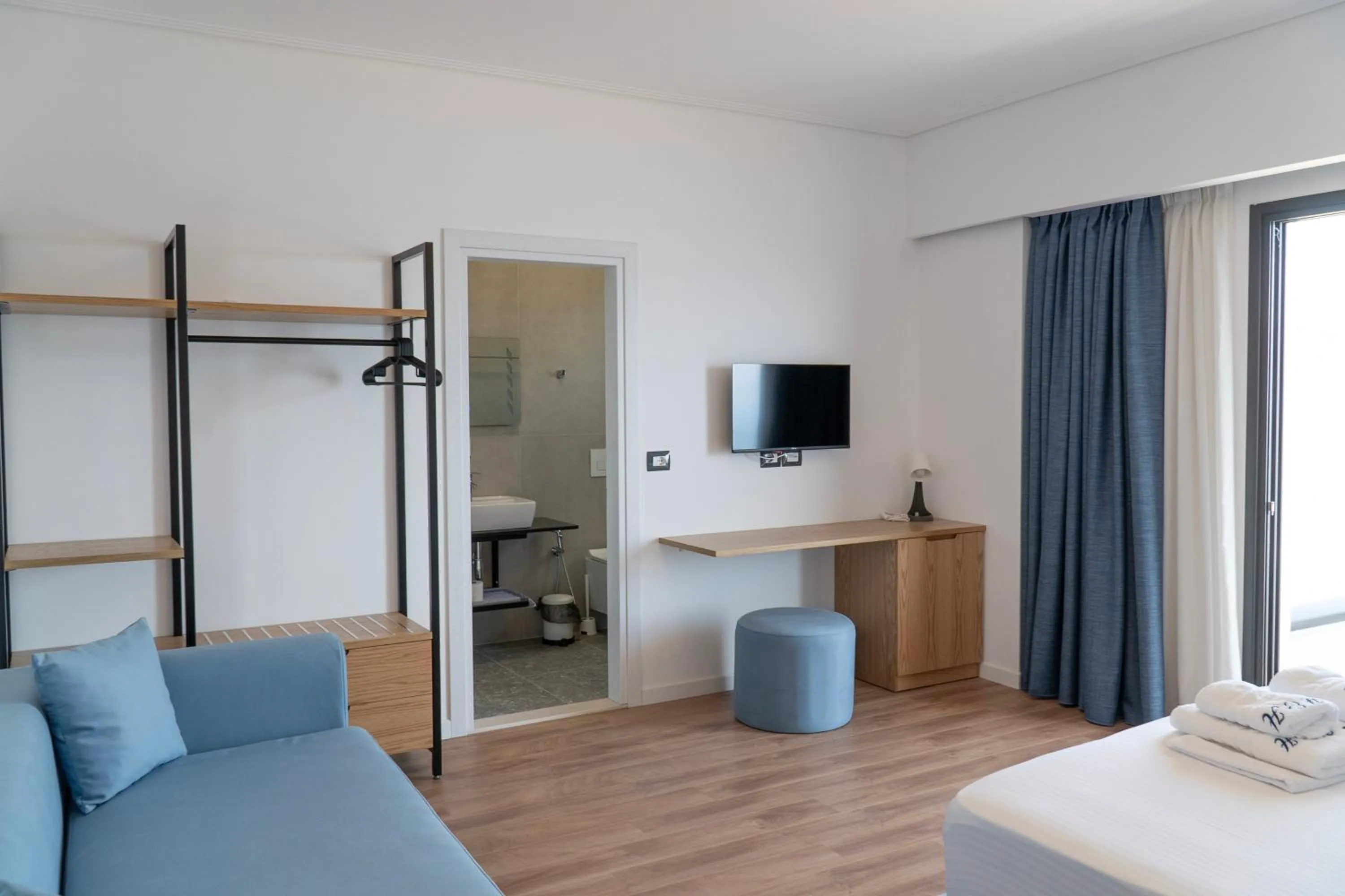 Bed in Hilltop Heaven Hotel