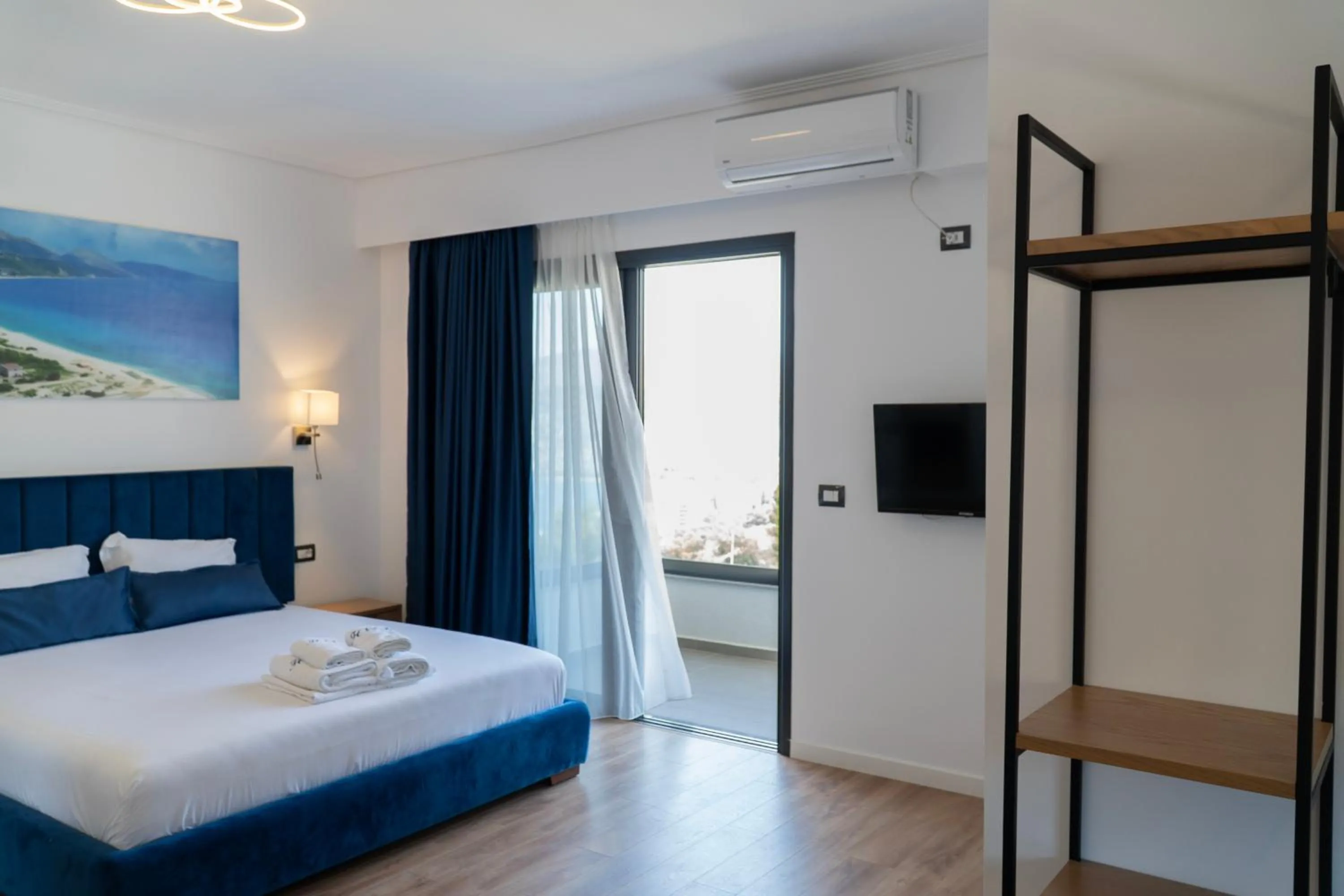 Bed in Hilltop Heaven Hotel