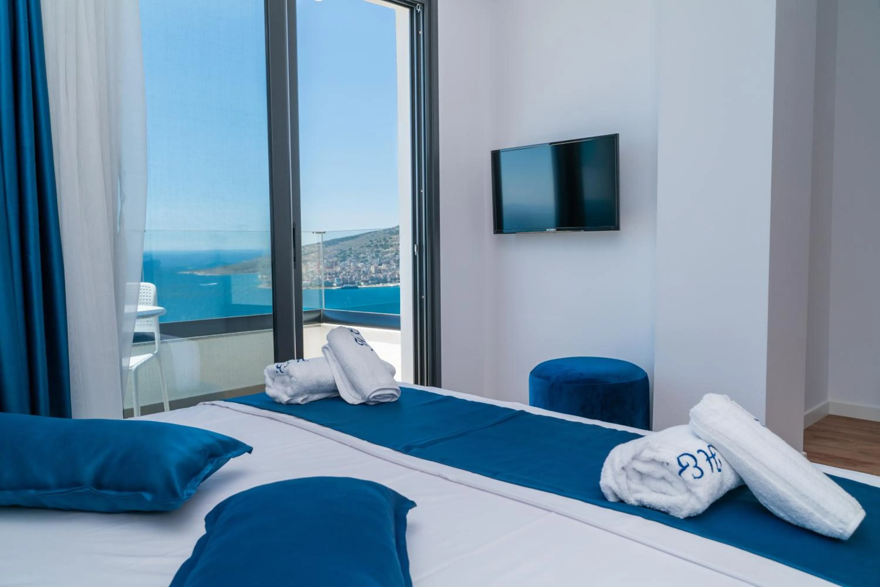 Bed in Hilltop Heaven Hotel