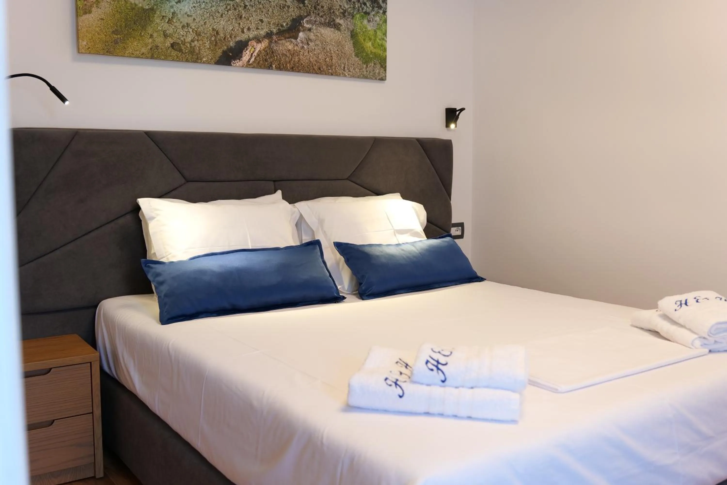 Bed in Hilltop Heaven Hotel