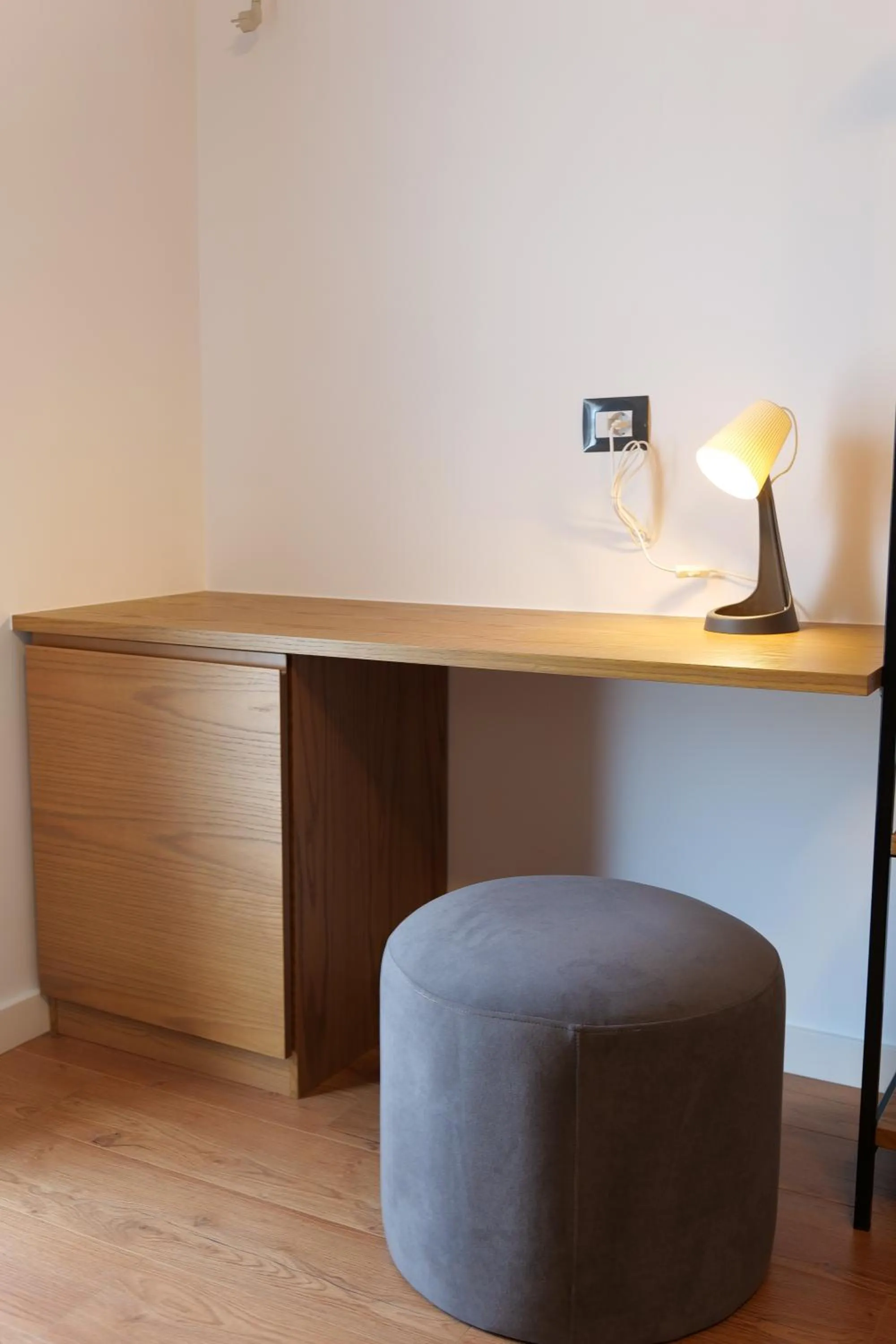 Living room in Hilltop Heaven Hotel