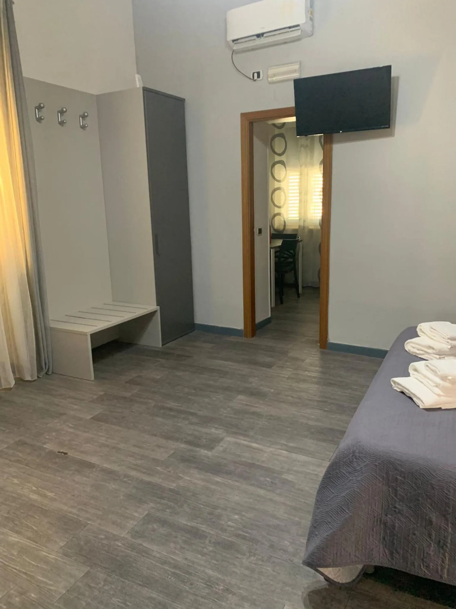 TV and multimedia, Bed in Villa Flora