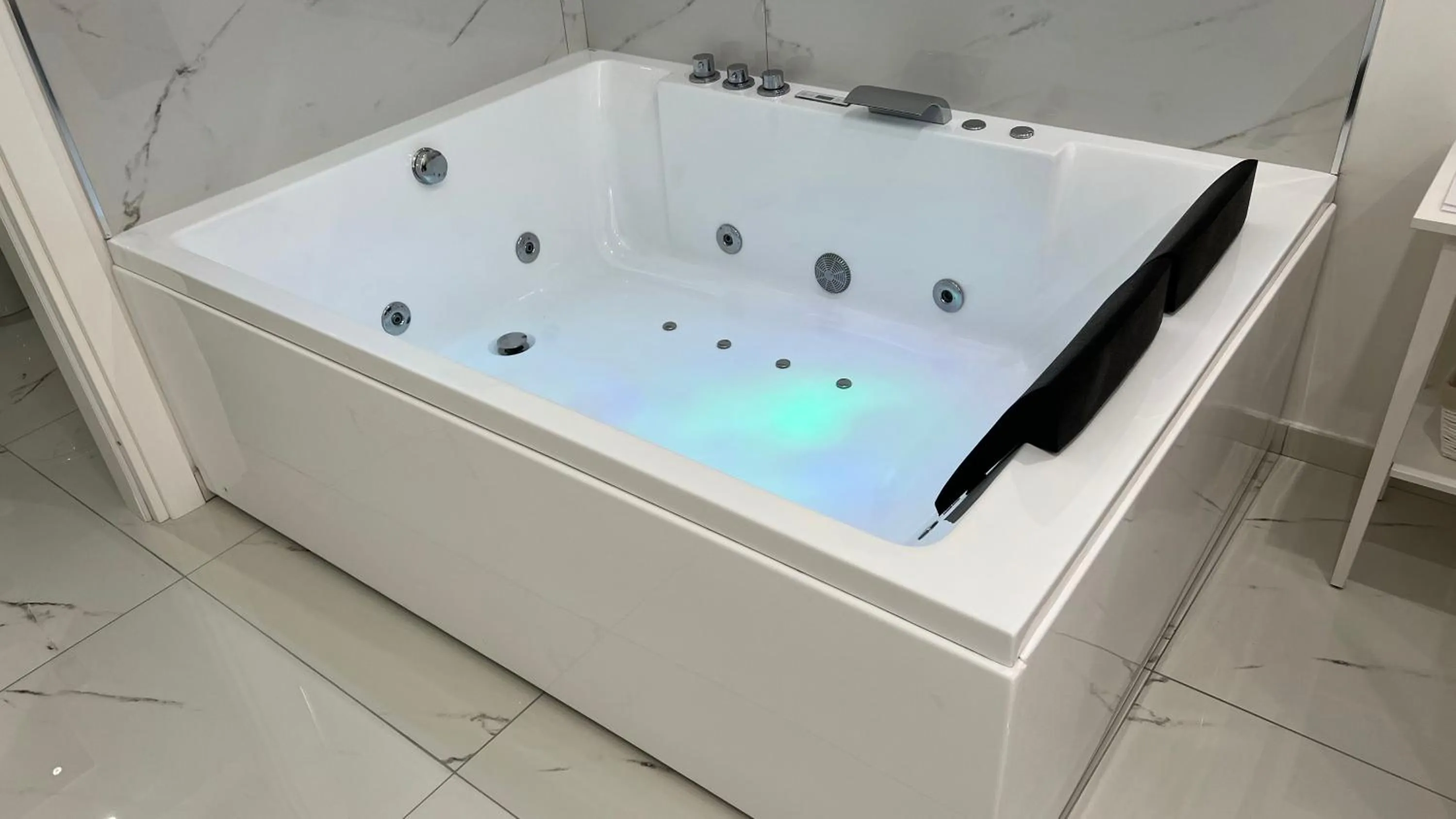 Hot Tub in Villa Flora