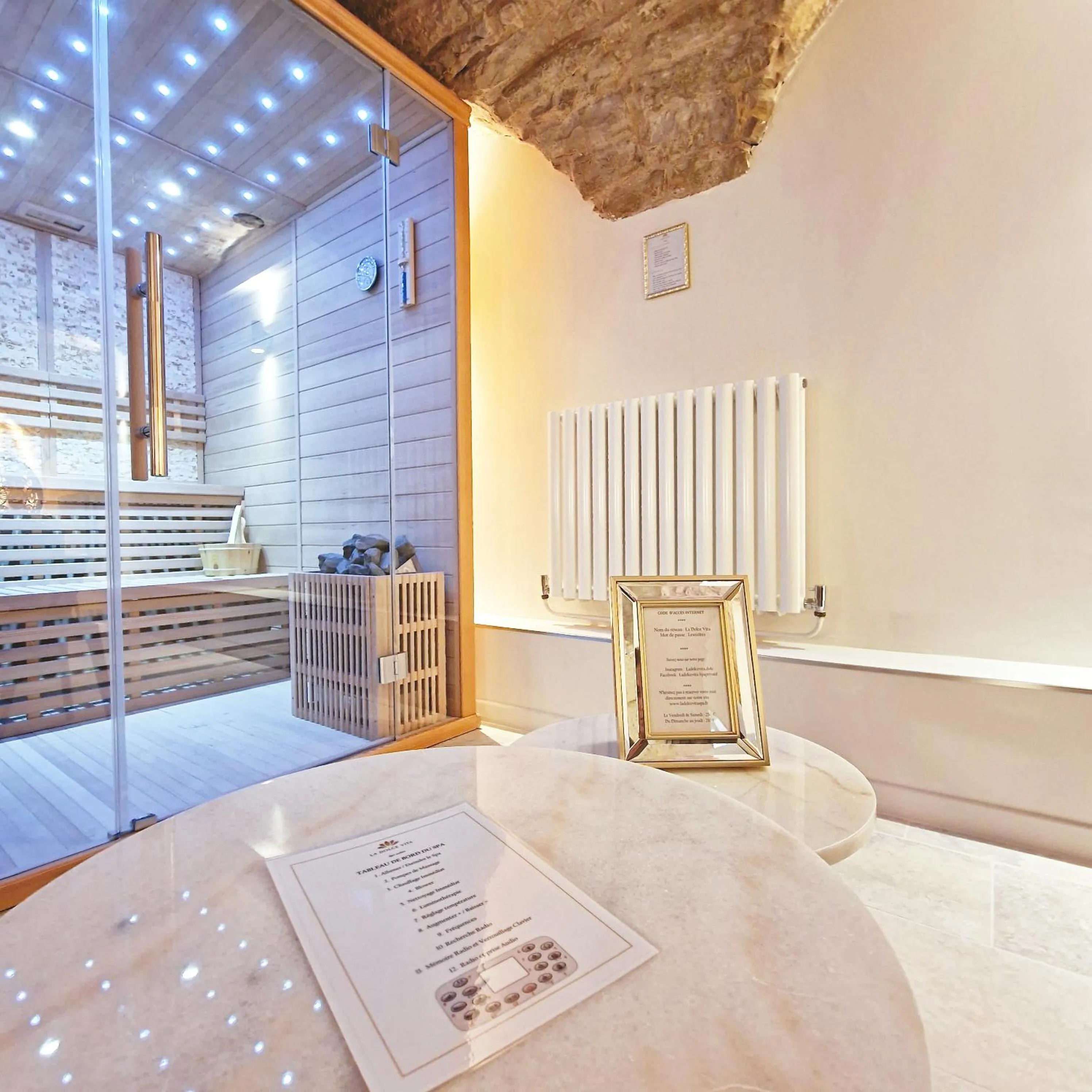 Bed in La Dolce Vita Spa privatif