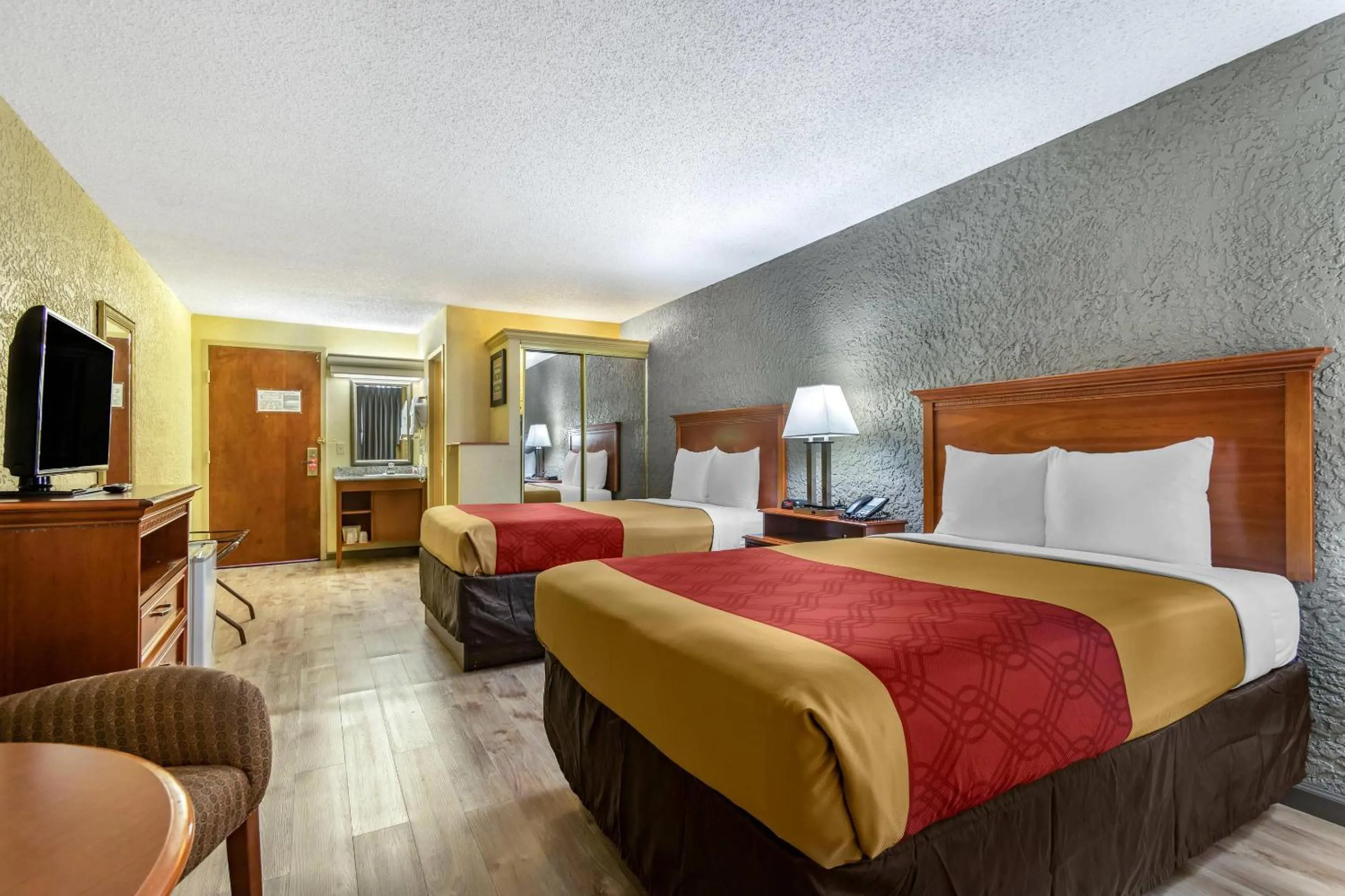 Bedroom in Econo Lodge Broken Arrow-Tulsa