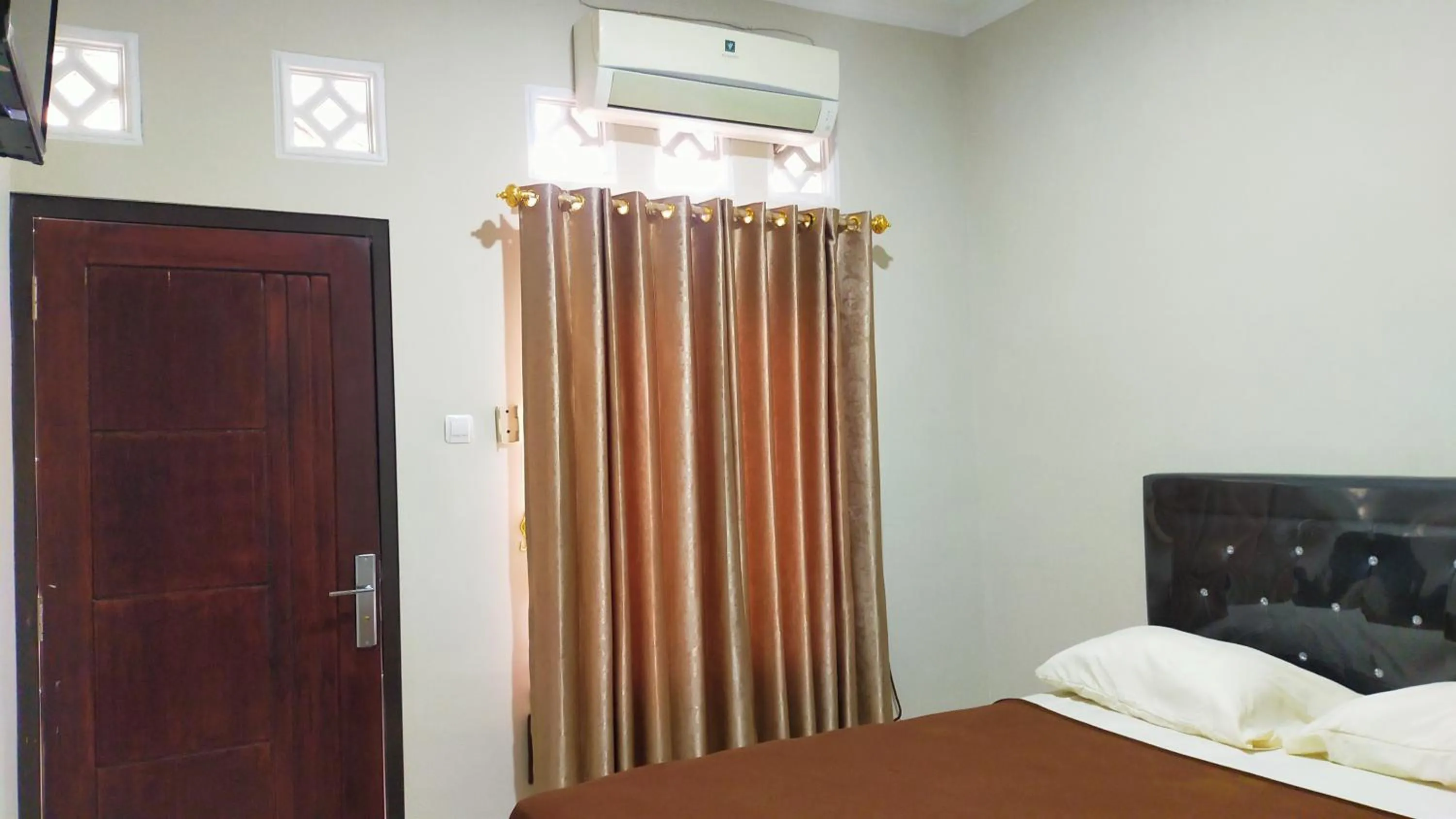 Staff, Bed in Aqsa Guest House Ciamis Syariah