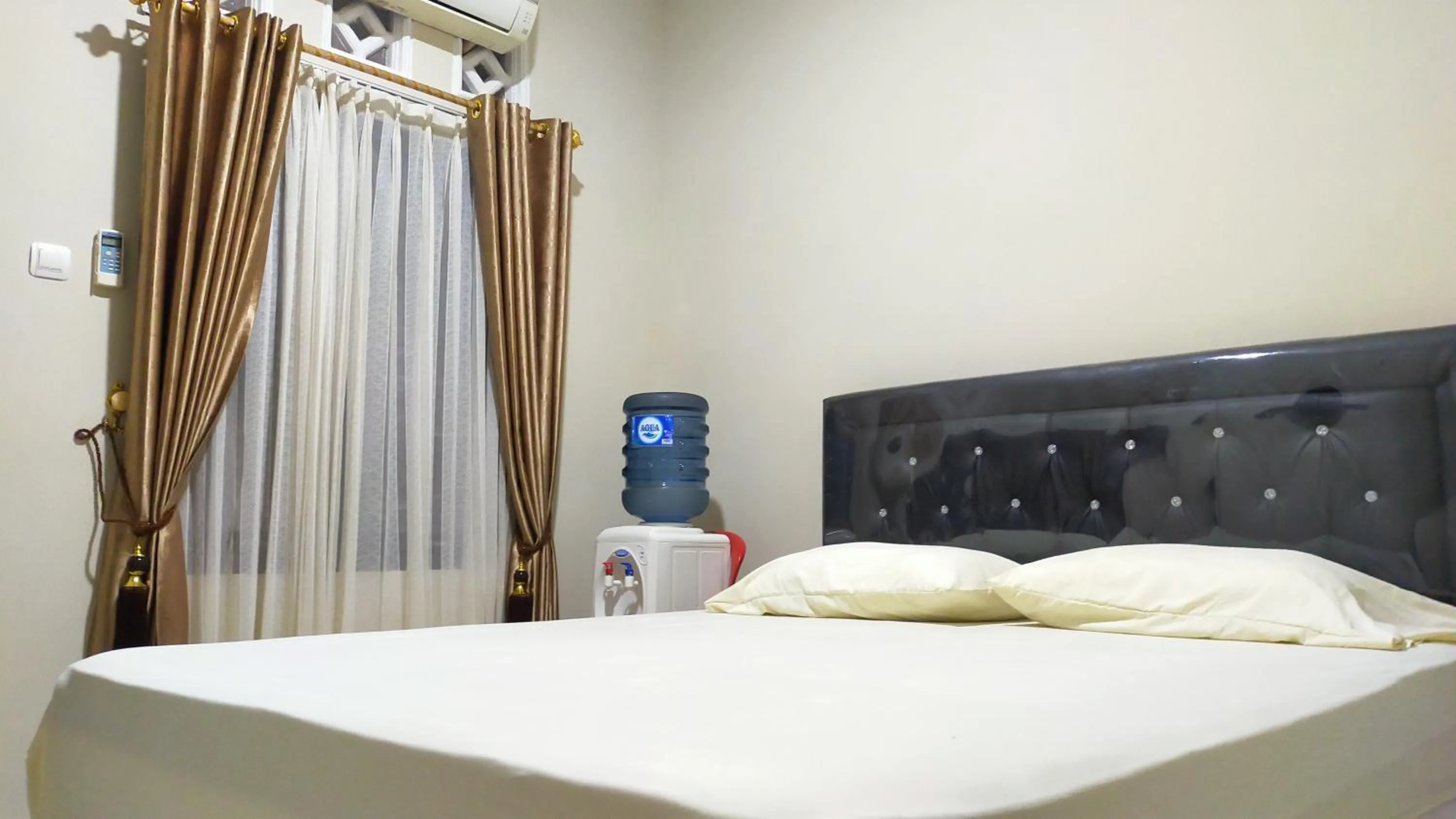 Staff, Bed in Aqsa Guest House Ciamis Syariah